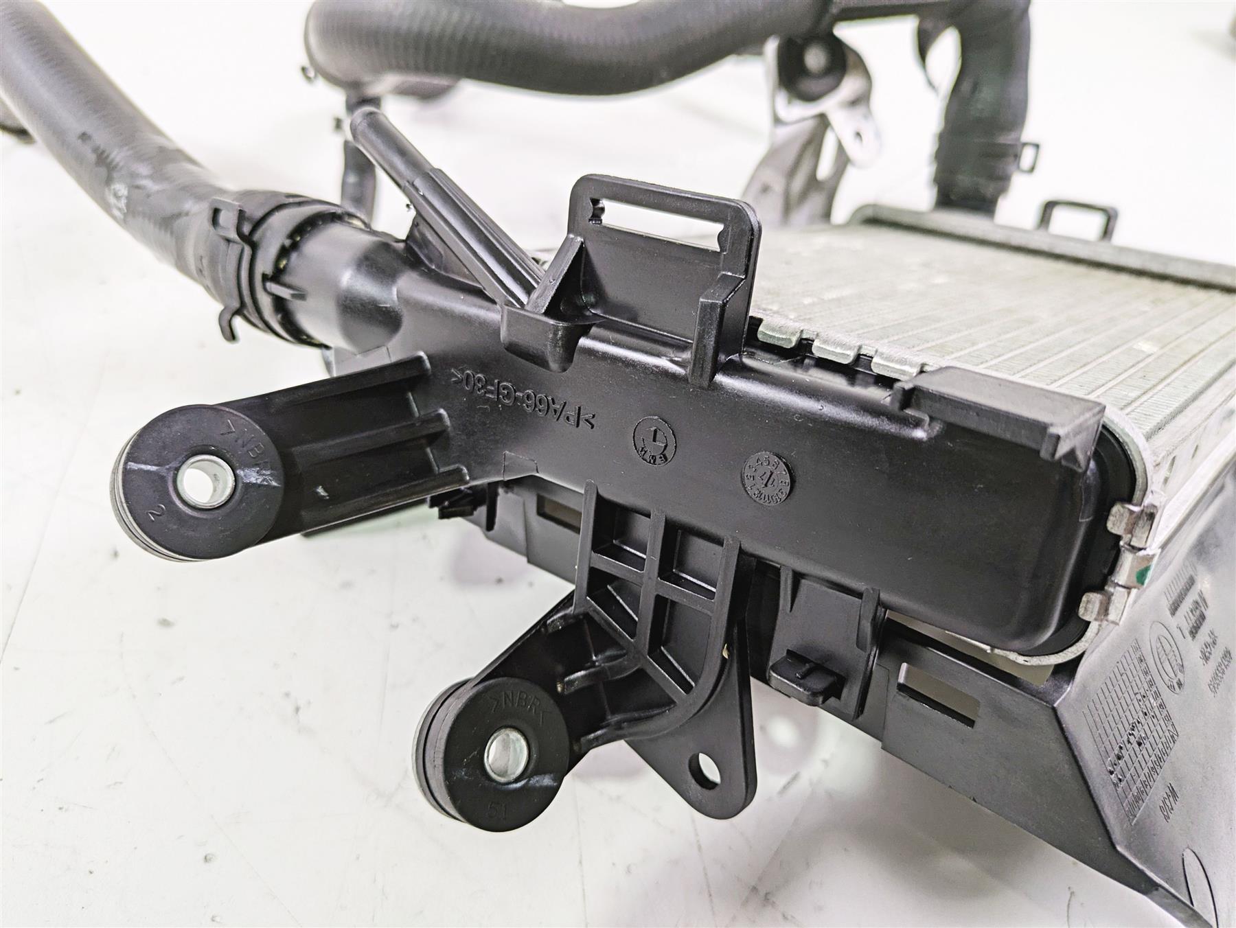2018 BMW R1200GS GSW K50 Left Radiator + Thermostat Fan & Cover Set 17118546408 {{ shop.shopifyCountryName }} - Mototech271