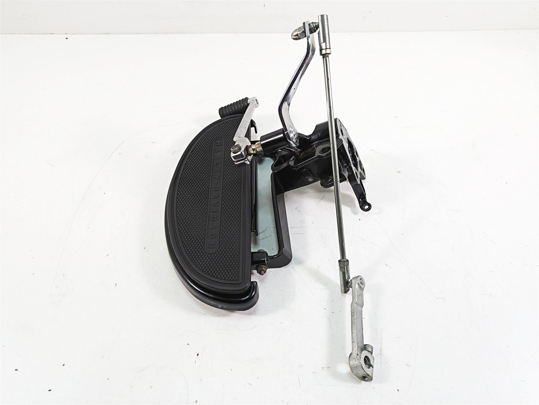 2009 Harley Softail FLSTSB Cross Bones Left Floorboard & Shifter Set 33630-07A {{ shop.shopifyCountryName }} - Mototech271