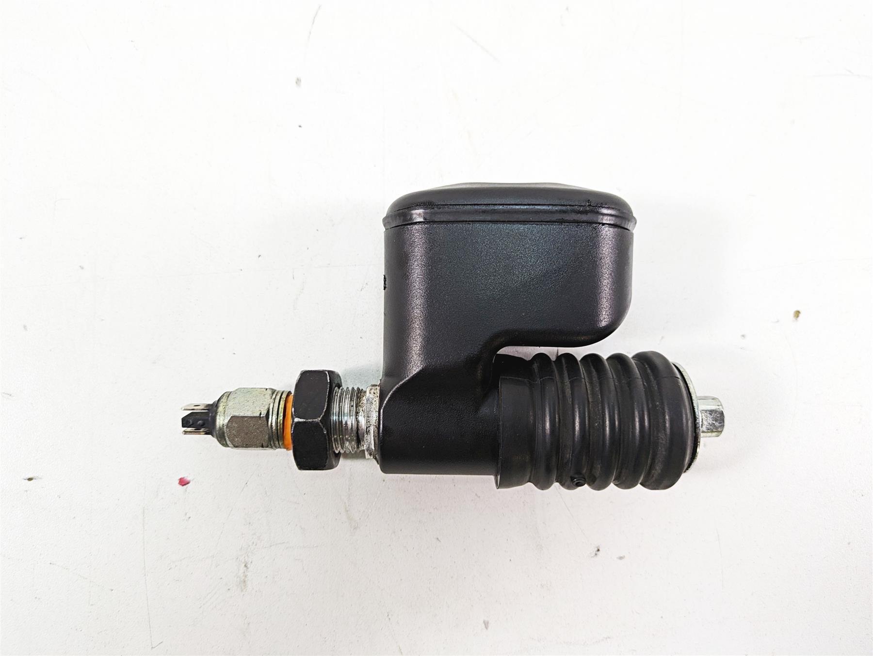 2012 Harley FLD Dyna Switchback Rear Brake Master Cylinder 42474-06C {{ shop.shopifyCountryName }} - Mototech271