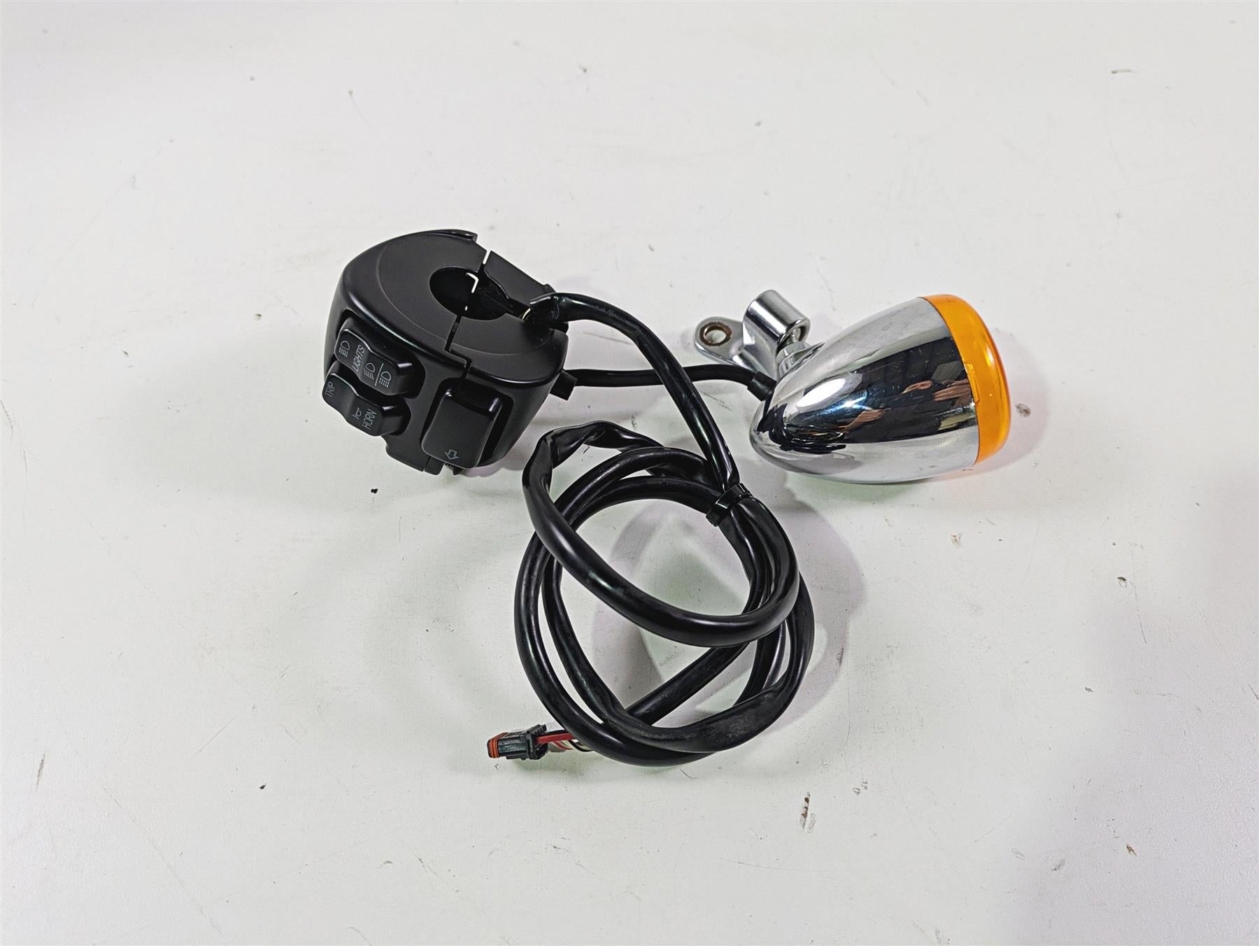 2015 Harley FXDF Dyna Fat Bob Left Hand Control Switch Light Blinker 72943-12A