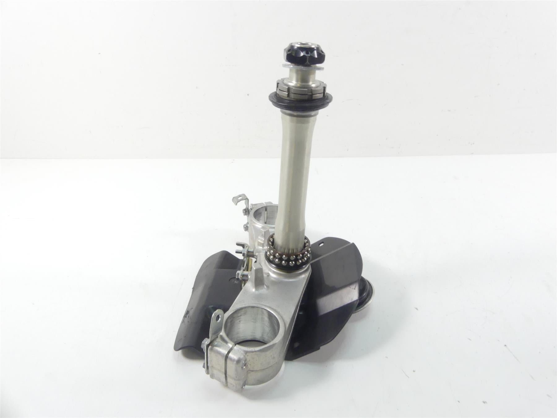 2019 Kawasaki ZX1400 ZX-14R Ninja Lower Triple Tree Steering Clamp 44037-0039 {{ shop.shopifyCountryName }} - Mototech271