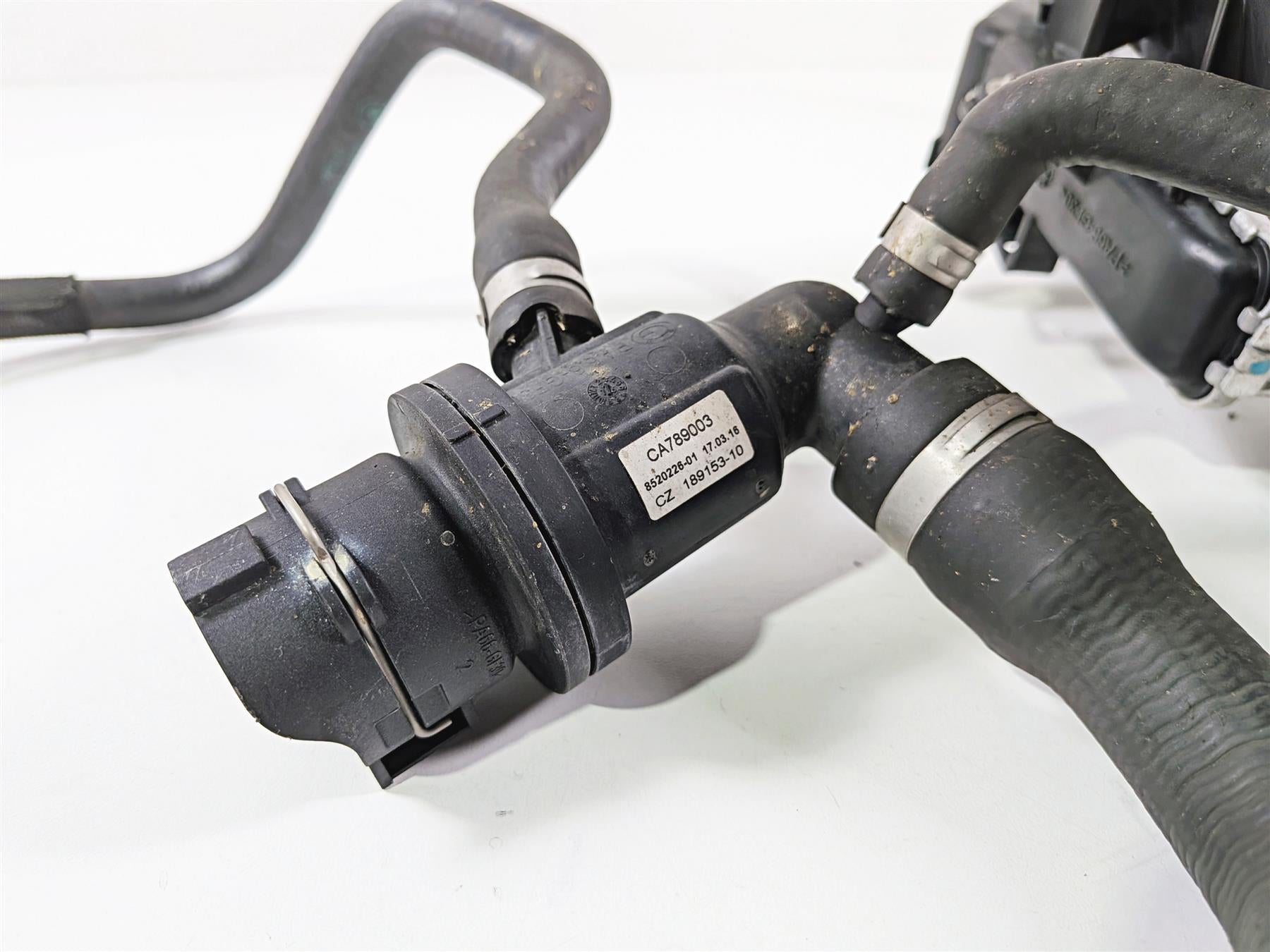 2016 BMW R1200 GS K50 Left Radiator + Thermostat & Cover 17118546408 {{ shop.shopifyCountryName }} - Mototech271