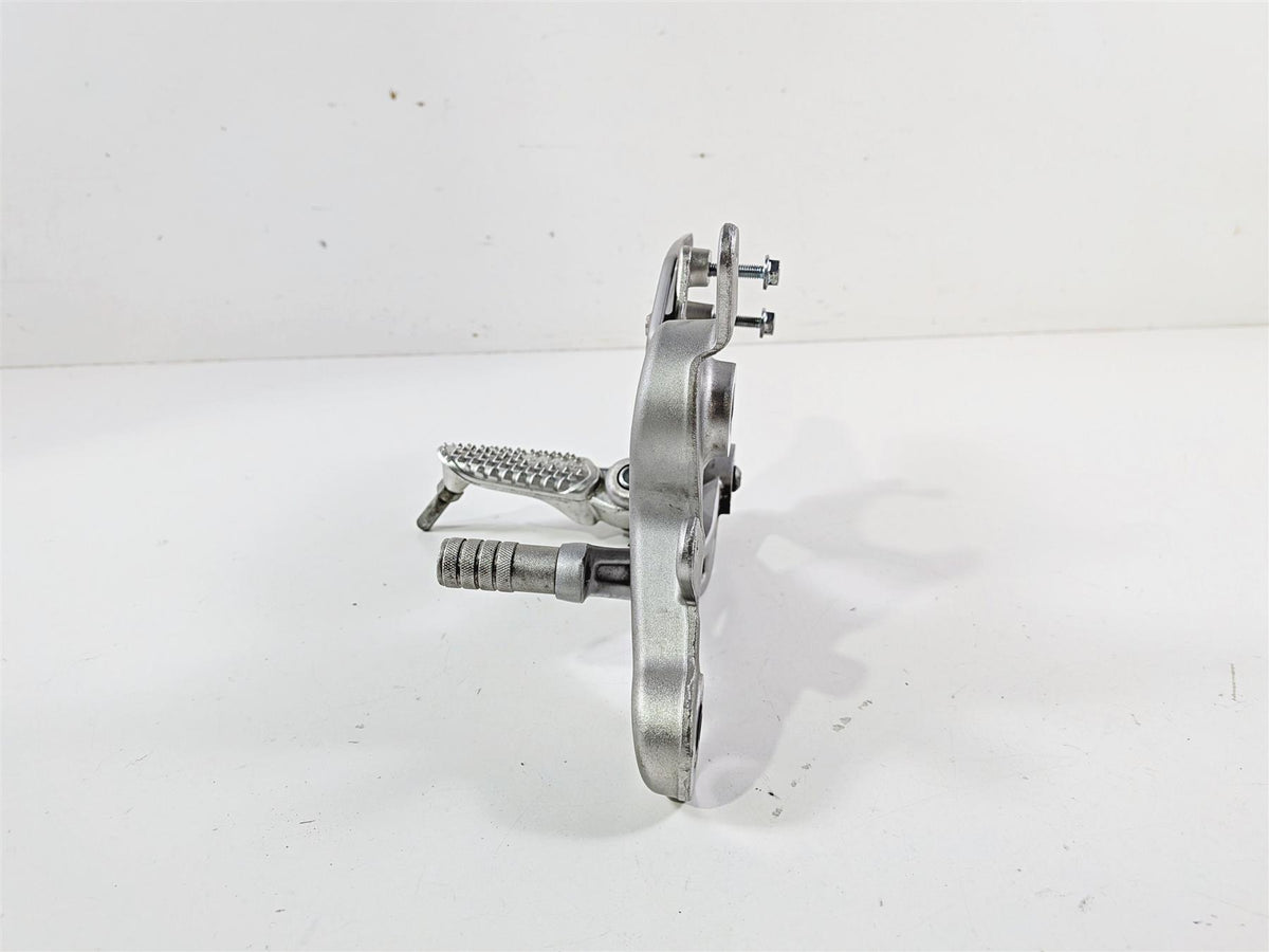 2025 CFMoto 450 SS Right Footpeg & Brake Pedal Set 6AQV-142700-1000 {{ shop.shopifyCountryName }} - Mototech271