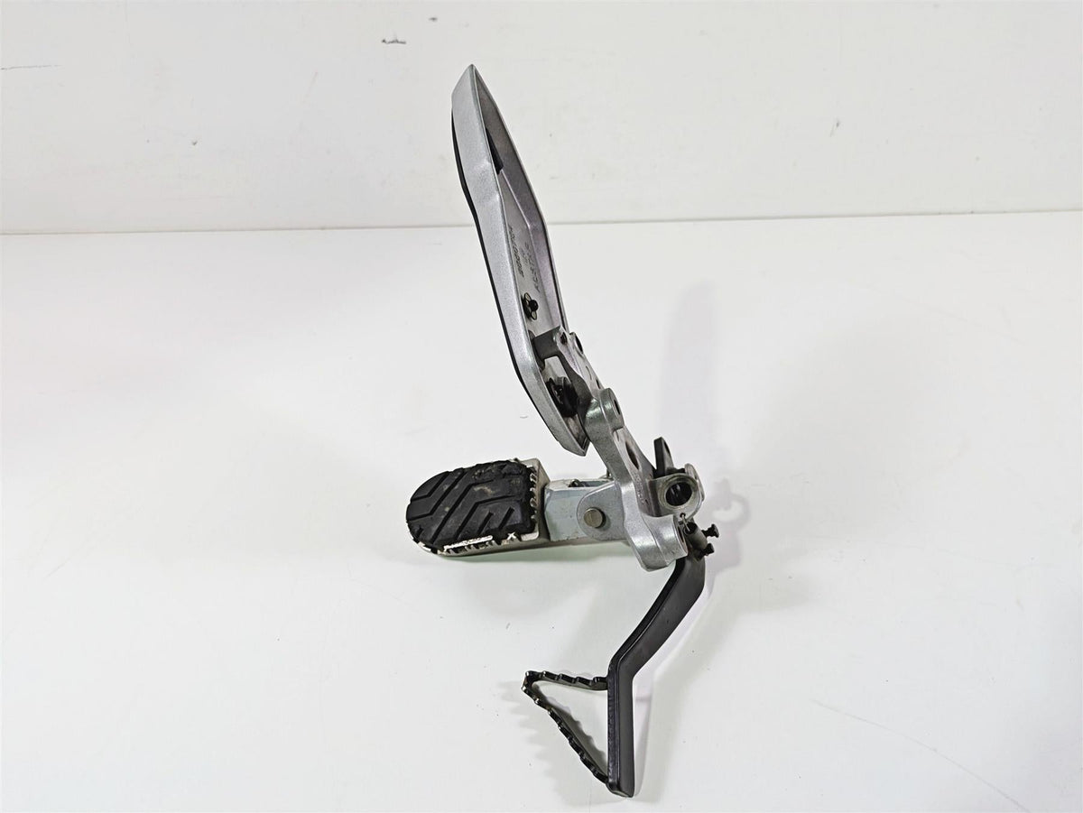 2015 Triumph Tiger Explorer XC Right Front Footpeg & Brake Pedal - Read T2080788 {{ shop.shopifyCountryName }} - Mototech271
