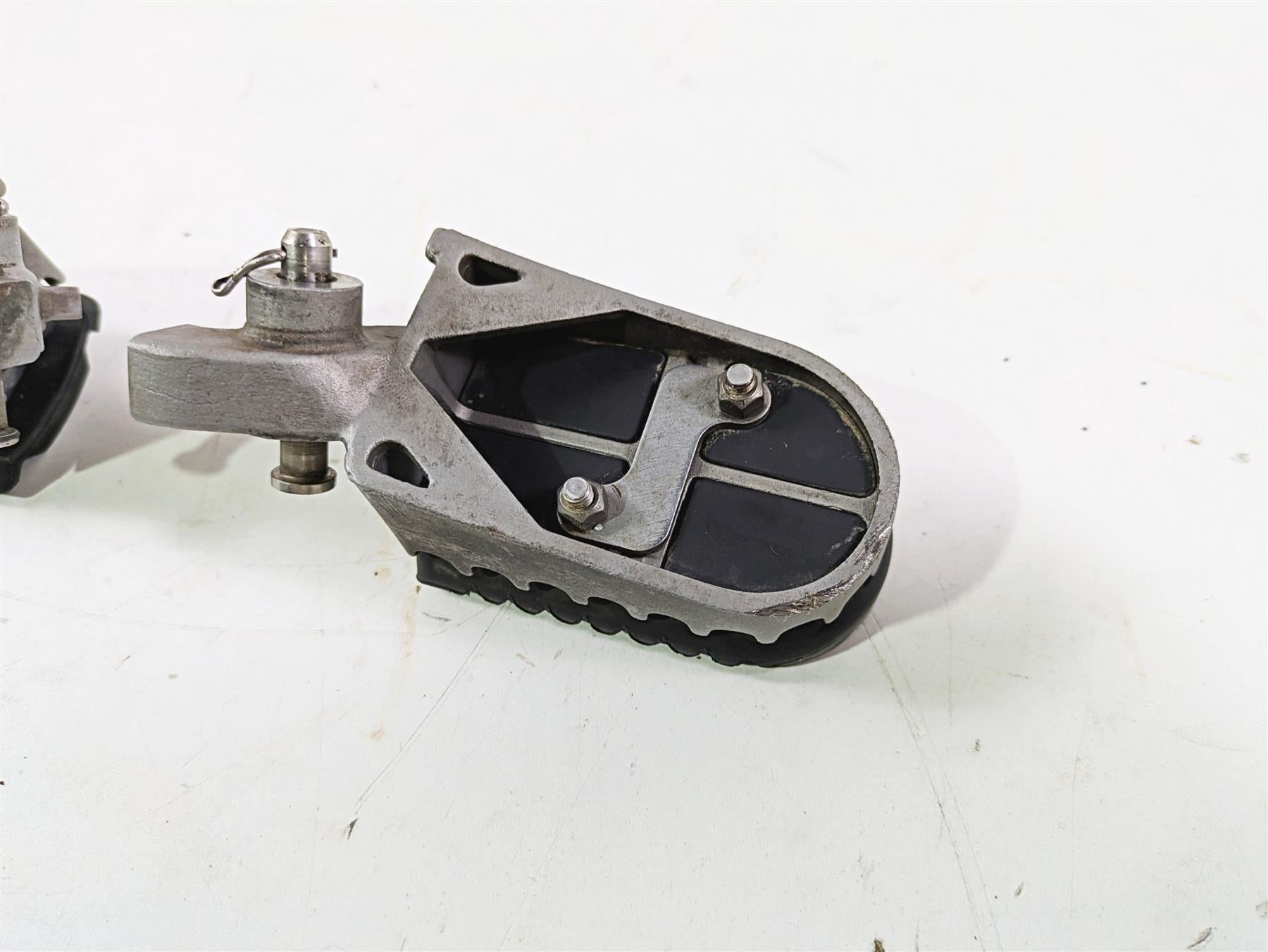 2017 BMW F800GS Adv K75 Front Footpeg Foot Peg Rest Set 77258533661 77258533662 {{ shop.shopifyCountryName }} - Mototech271