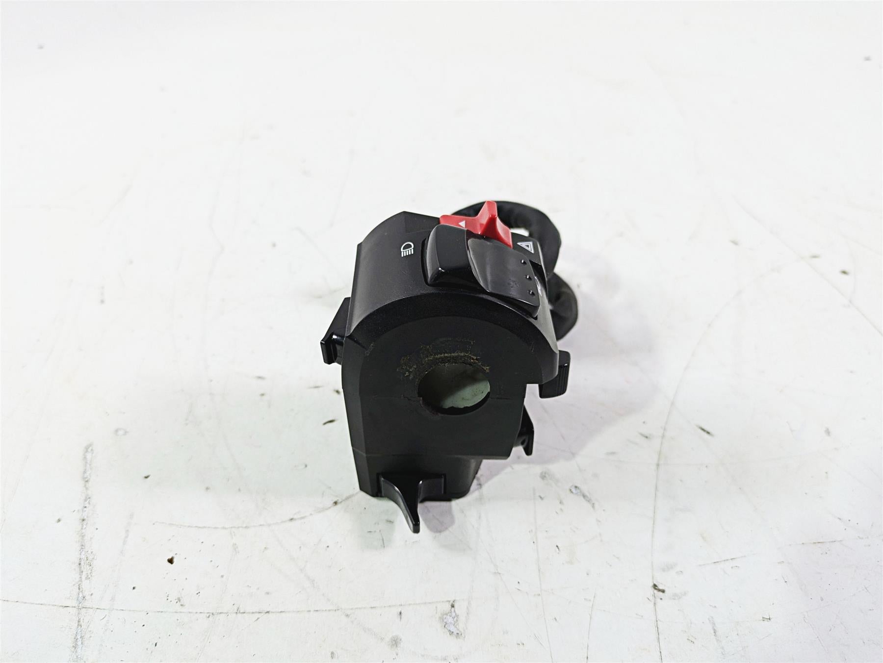 2016 Suzuki GSXR1000 Left Hand Turn Signal Lights Control Switch 37400-47H10 {{ shop.shopifyCountryName }} - Mototech271