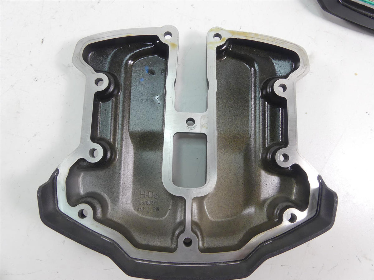 2021 Harley Softail FXBBS Street Bob Cylinder Head Valve Cover Set 25700697 {{ shop.shopifyCountryName }} - Mototech271