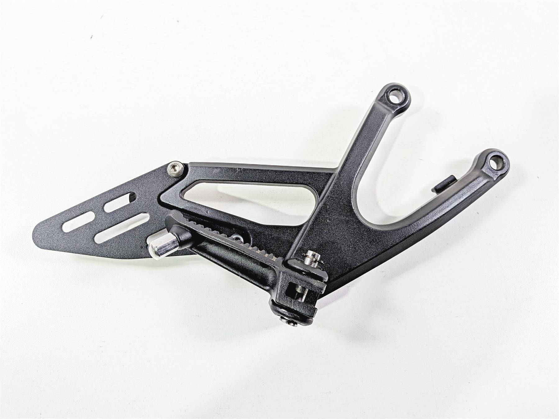 2008 Yamaha YZF R1 RN19 Front Right Foot Peg & Brake Pedal 4C8-27443-00-00 {{ shop.shopifyCountryName }} - Mototech271