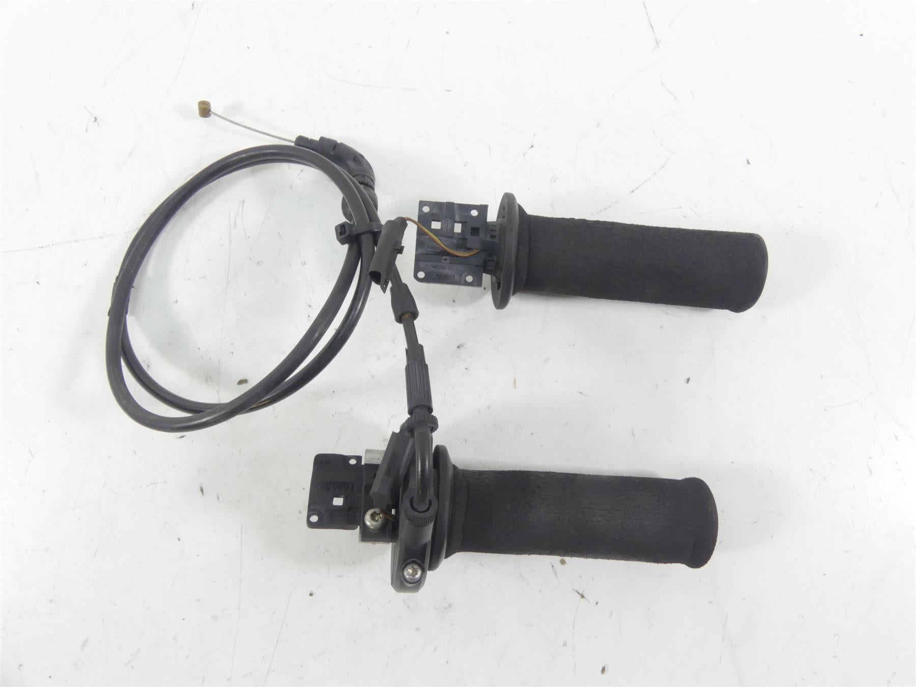 2012 BMW R1200 GS K255 Adventure Heated Hand Grip Throttle Cable Set 61317727067 {{ shop.shopifyCountryName }} - Mototech271