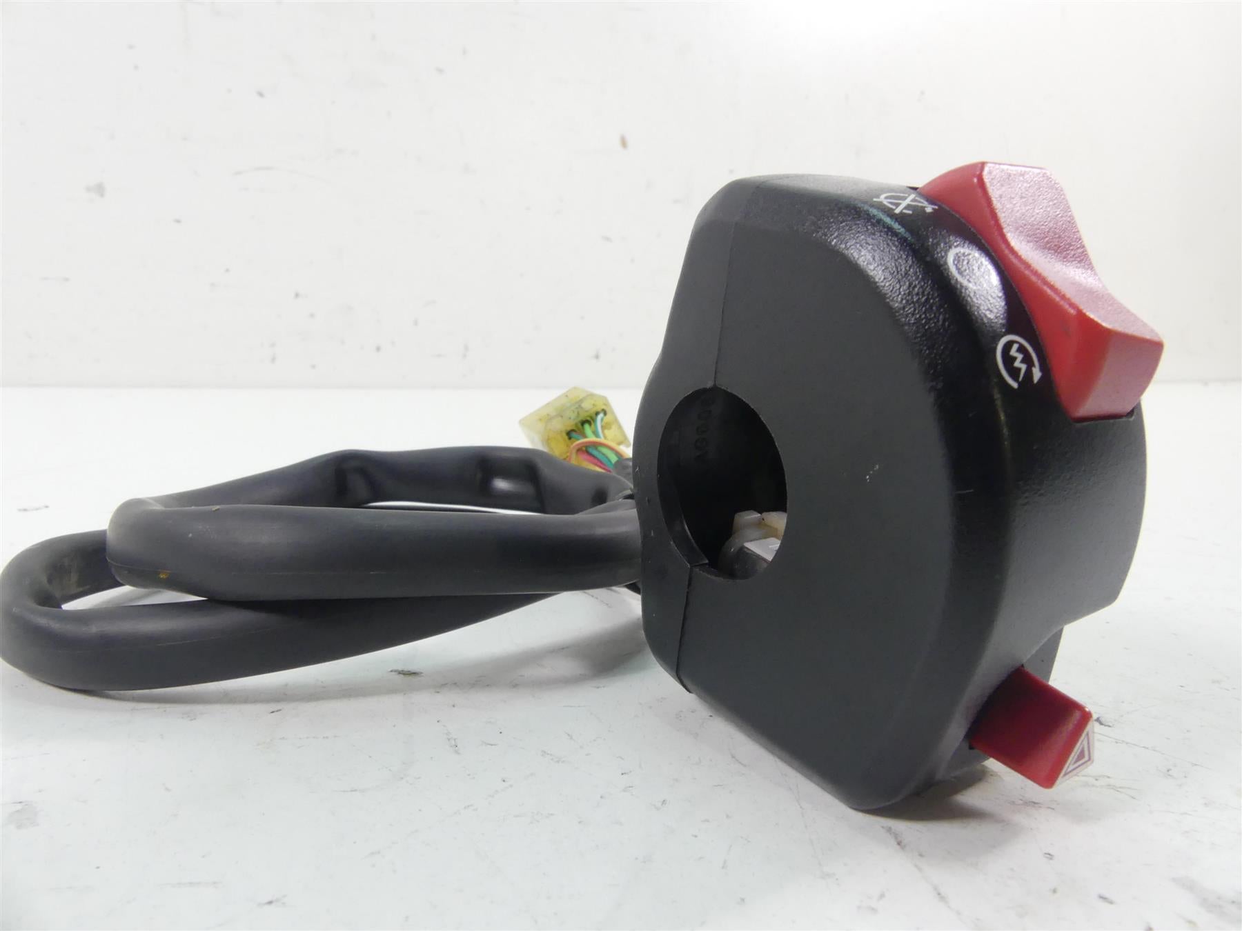 2017 Triumph Thruxton 1200 R Right Hand Start Kill Control Switch T2043529 {{ shop.shopifyCountryName }} - Mototech271