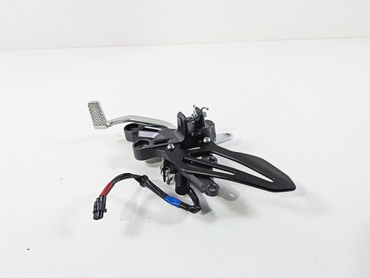 2025 Yamaha YZF R7 Right Foot Peg Mount & Brake Pedal BEB-27443-00 BEB-27211-00 {{ shop.shopifyCountryName }} - Mototech271