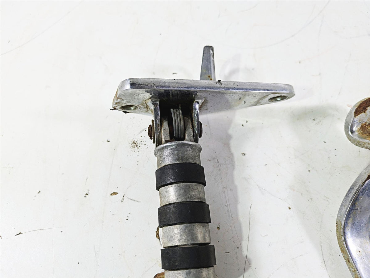 2002 Honda VT1100 Shadow Sabre Right Foot Pegs & Brake Pedal Set 50615-MCK-A00 {{ shop.shopifyCountryName }} - Mototech271