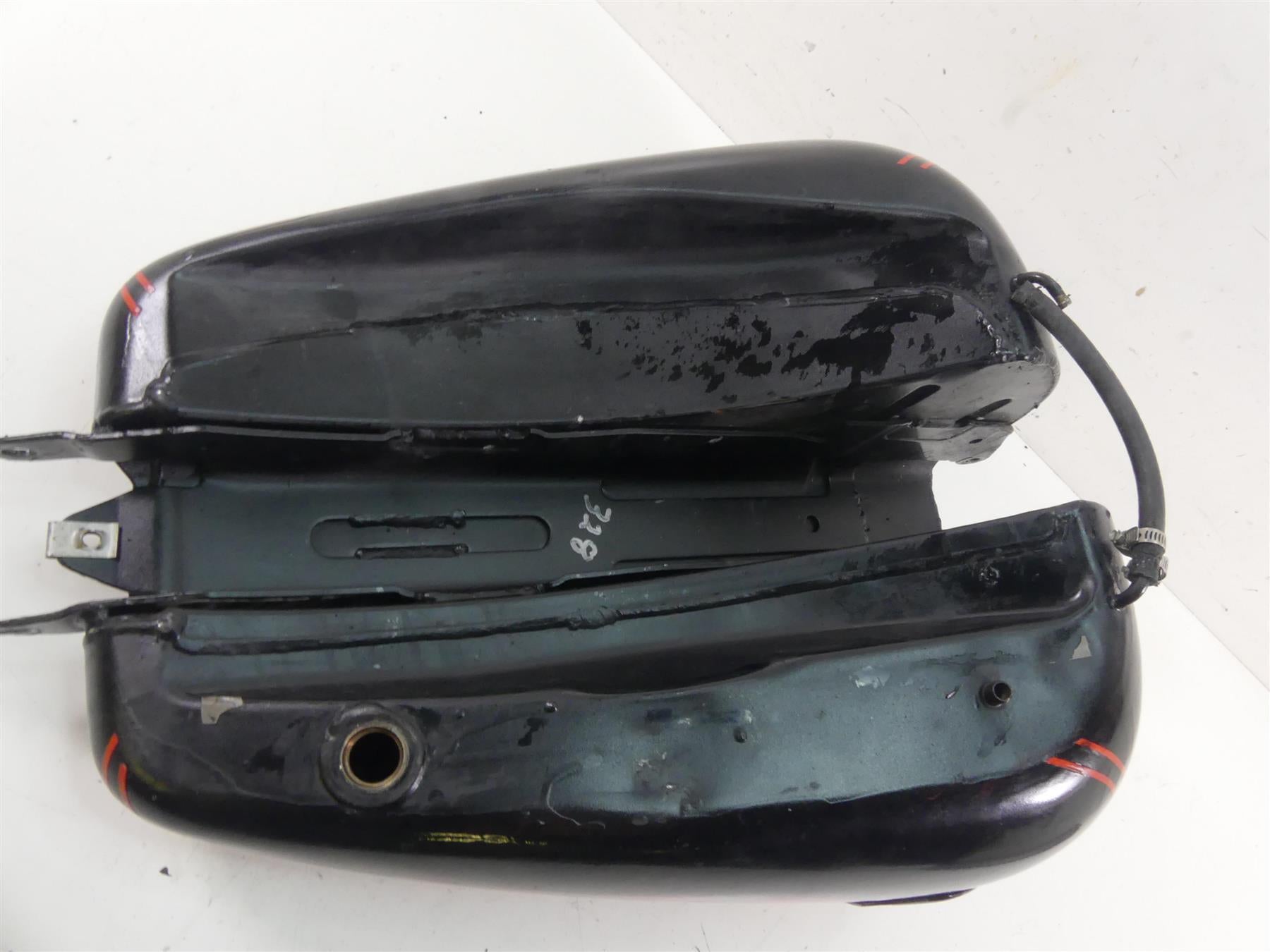 2004 Harley FXDWGI Dyna Wide Glide Fuel Gas Petrol Tank - Read 61000705 {{ shop.shopifyCountryName }} - Mototech271