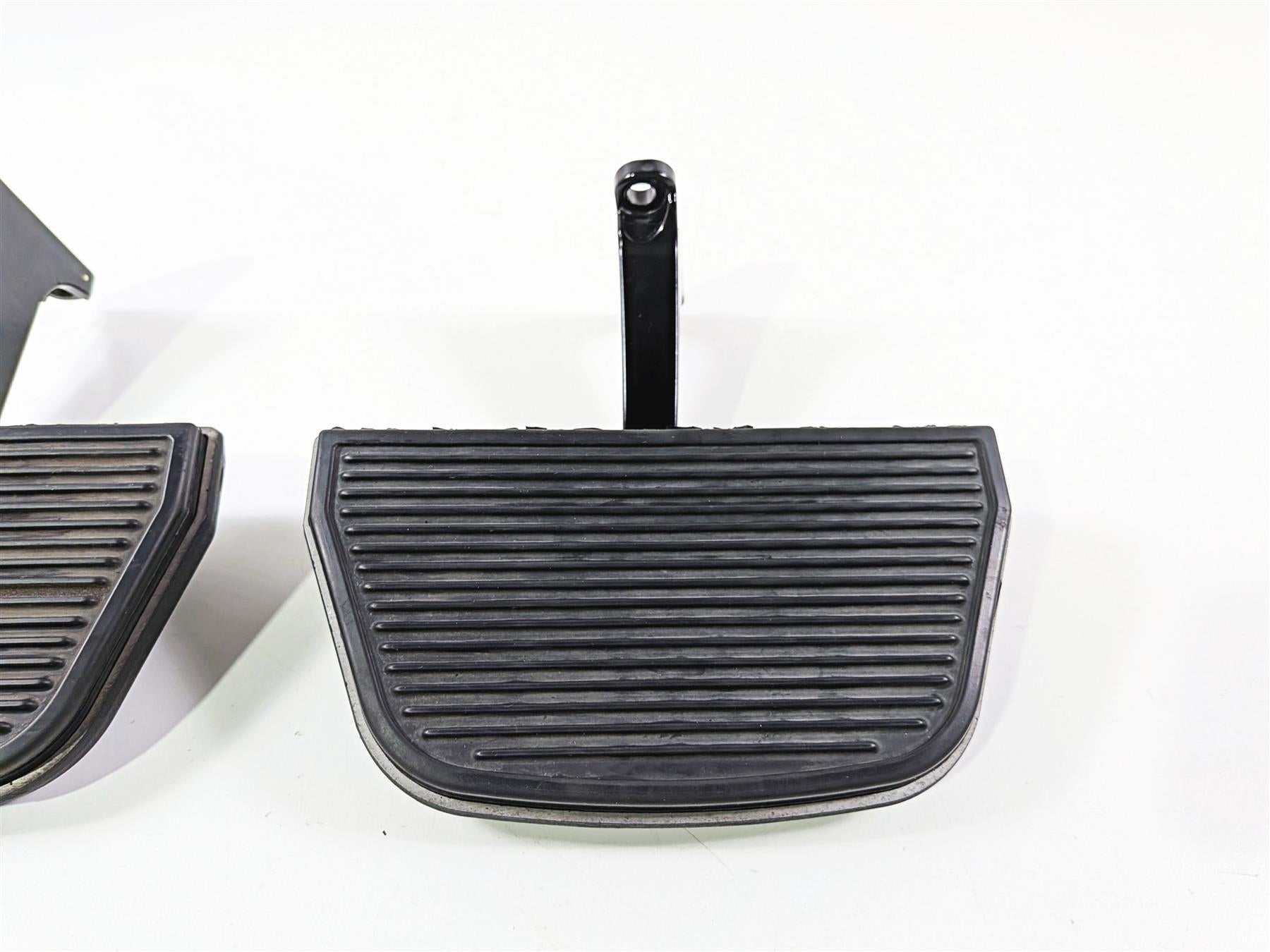 2014 Harley Touring FLHTK Electra Glide Rear Passenger Floor Board Set 52719-10-Mototech271