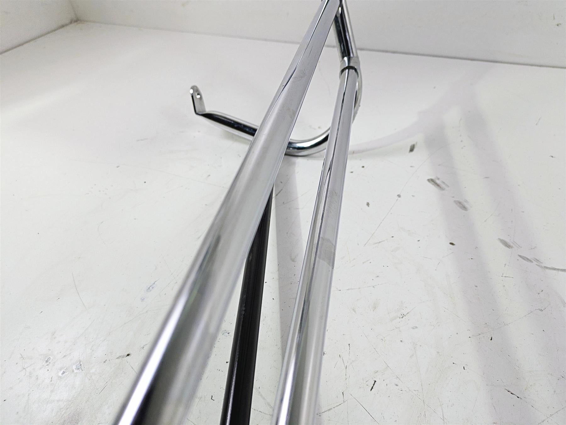 2007 Harley Touring FLHTCU SE CVO E-Glide Right Saddlebag Guard 49207-04 {{ shop.shopifyCountryName }} - Mototech271