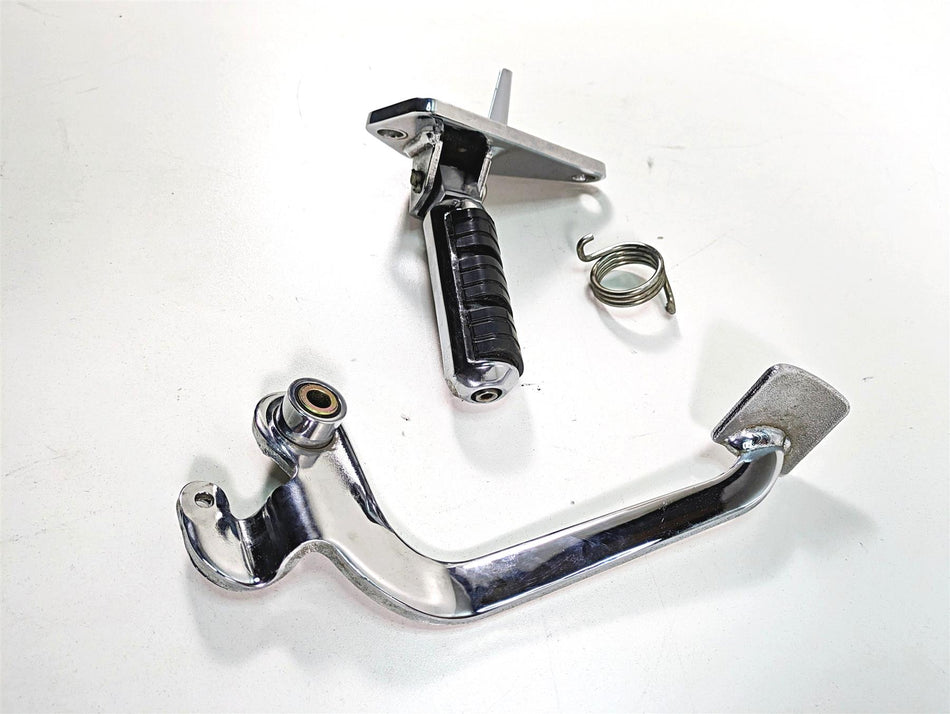 2006 Honda VT1100 C2 Shadow Front Right Footpeg & Brake Pedal 50615-MCK-A00 {{ shop.shopifyCountryName }} - Mototech271