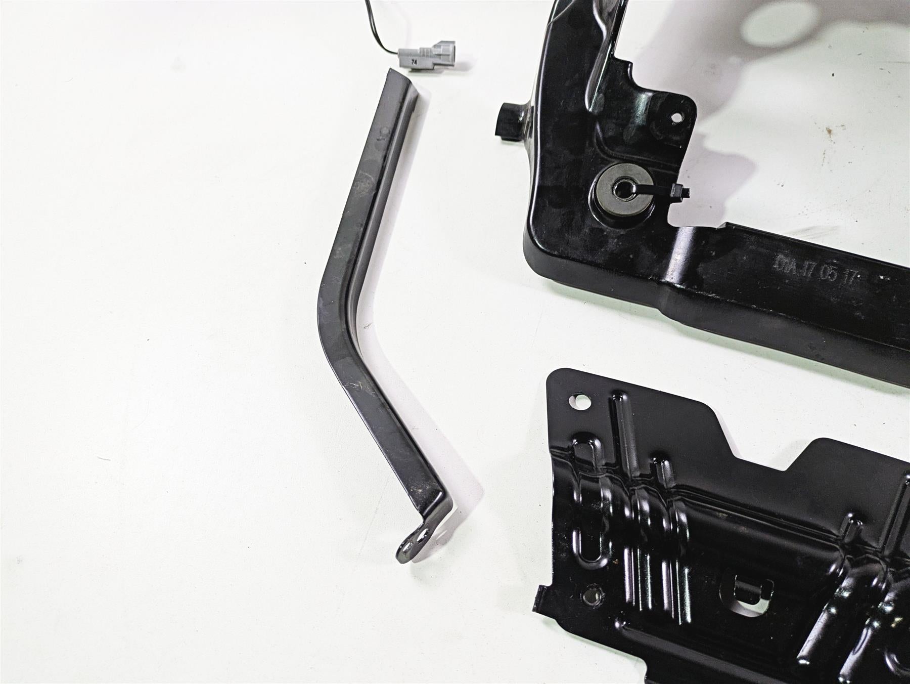 2017 Indian Chieftain Limited Front Fairing Stay Holder Carrier 1022608 {{ shop.shopifyCountryName }} - Mototech271