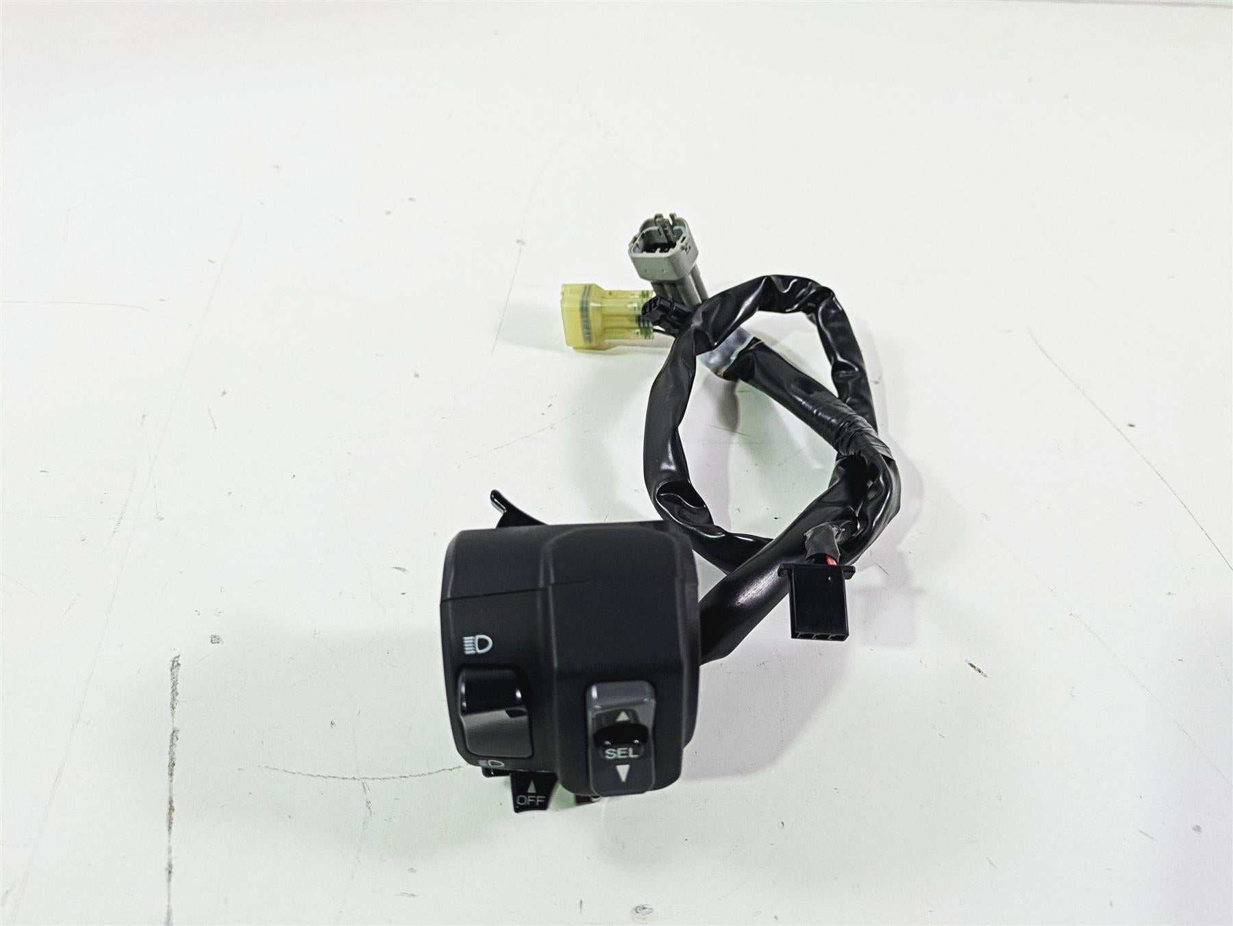 2022 Kawasaki ZR900RS Cafe Left Hand Turn Signal Light Control Switch 46091-0618 {{ shop.shopifyCountryName }} - Mototech271