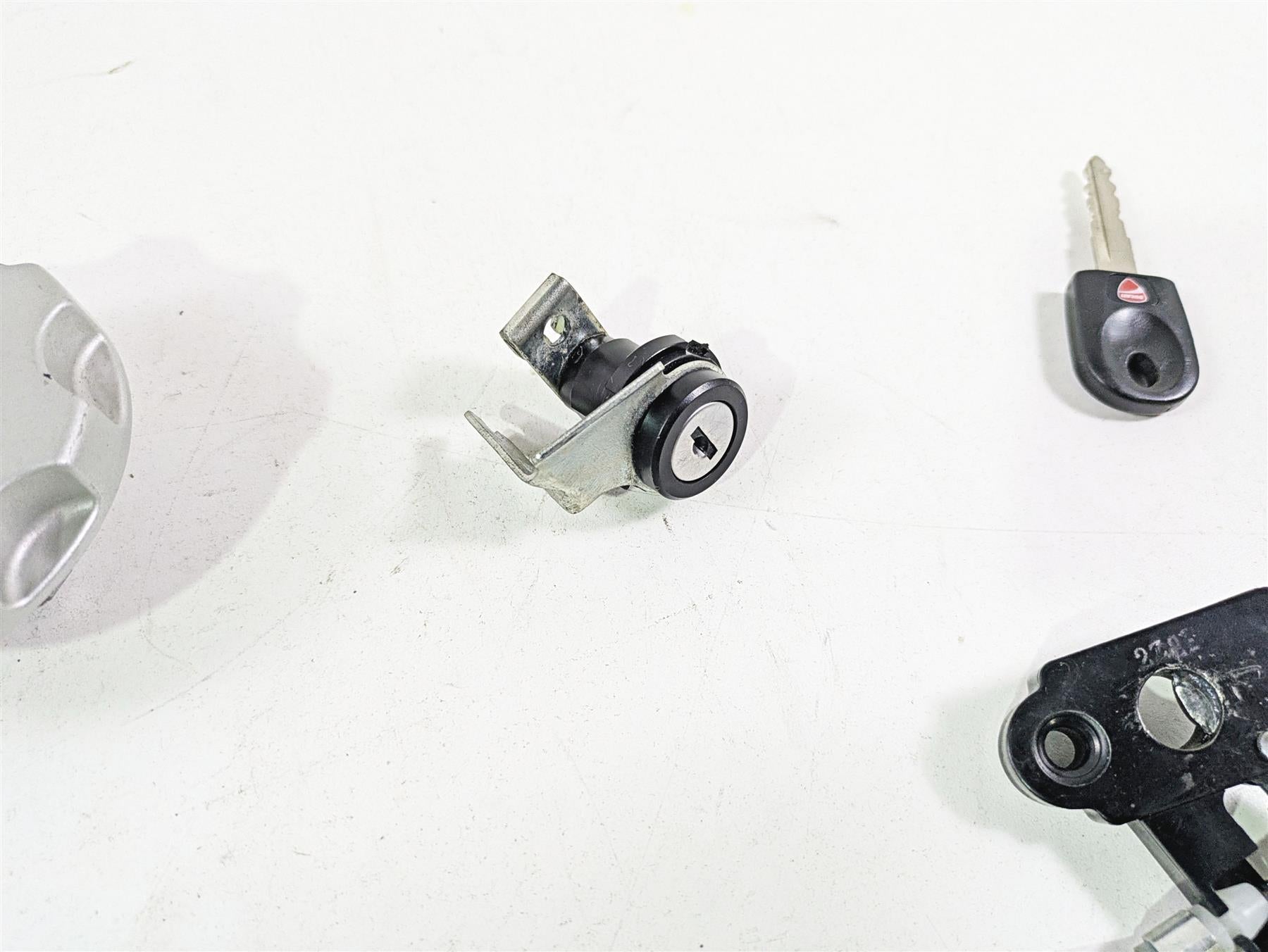 2013 Ducati Hypermotard 821 SP Fork Lock Key Fuel Tank Cap Set 89520182A {{ shop.shopifyCountryName }} - Mototech271