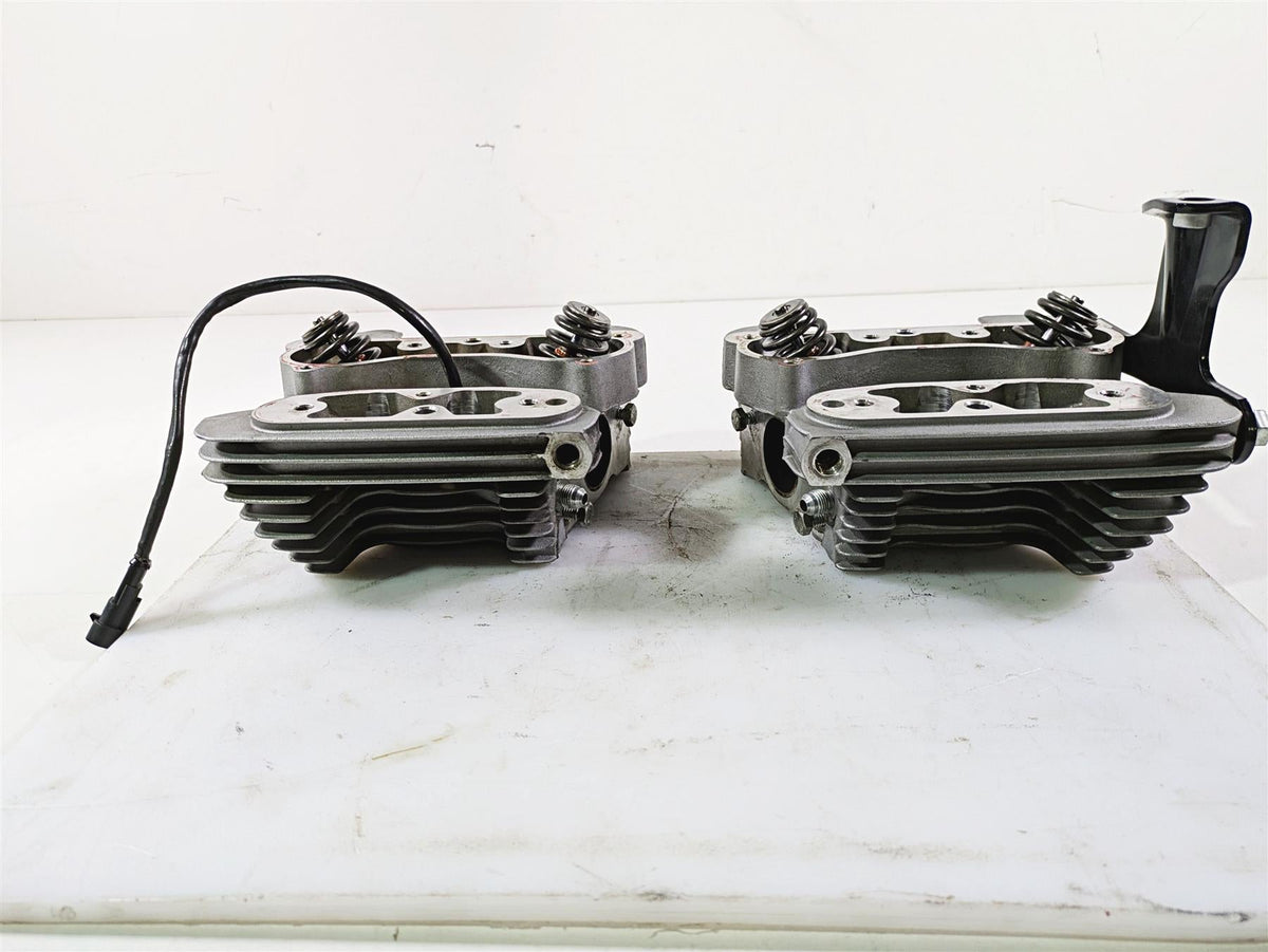 2009 Harley XR1200 Sportster Cylinderhead Cylinder Head Set 17523-08 17524-08 {{ shop.shopifyCountryName }} - Mototech271