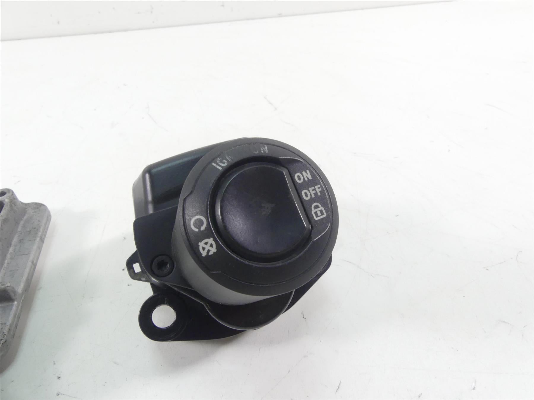2017 BMW R1200GS GSW K50 Handsfree Cdi Ignition Switch Key Lock Set 13618354916 {{ shop.shopifyCountryName }} - Mototech271