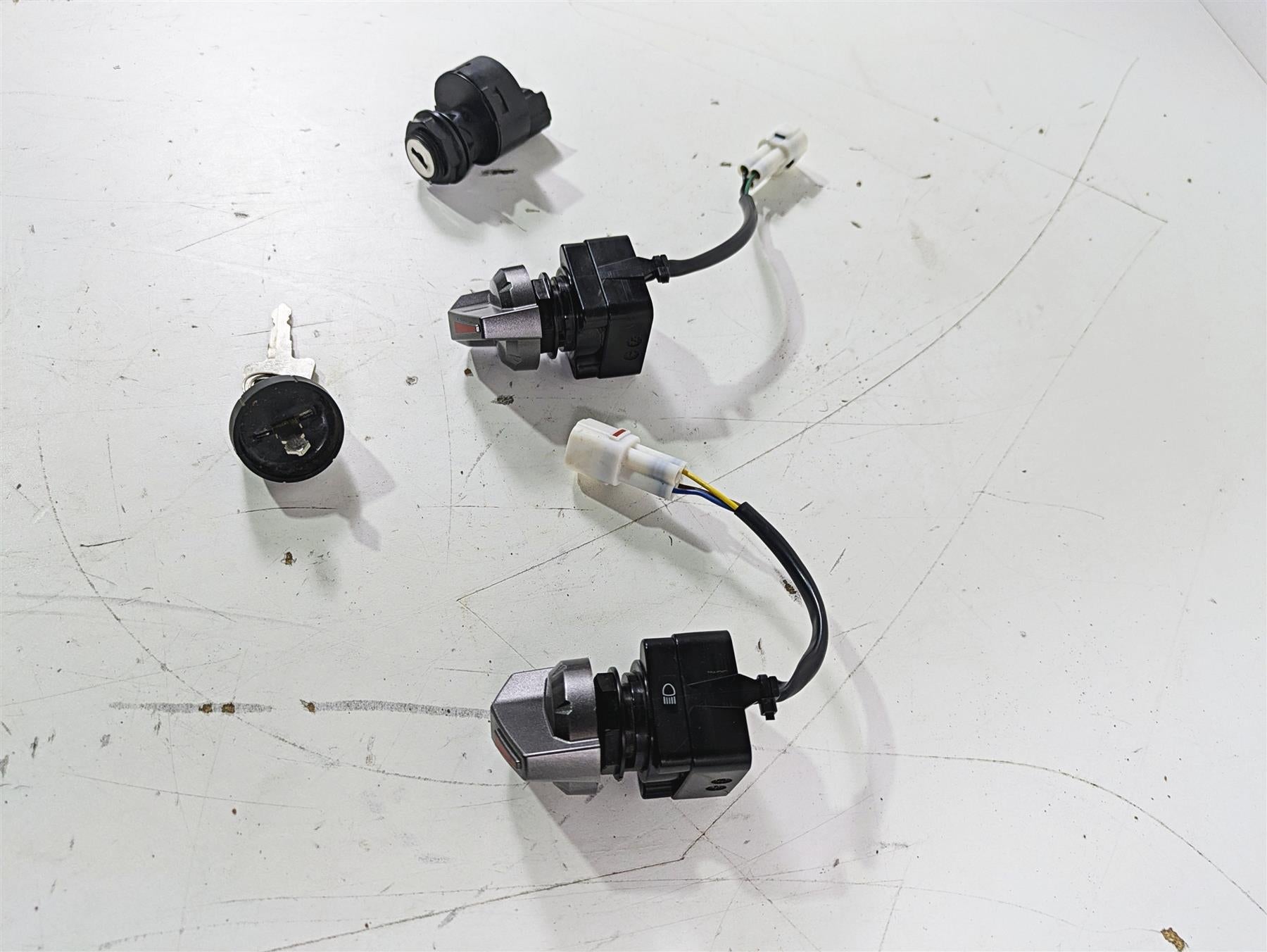 2022 Yamaha YXZ1000 R Ignition Light Awd Switch Set 1XD-H2510-10-00 {{ shop.shopifyCountryName }} - Mototech271