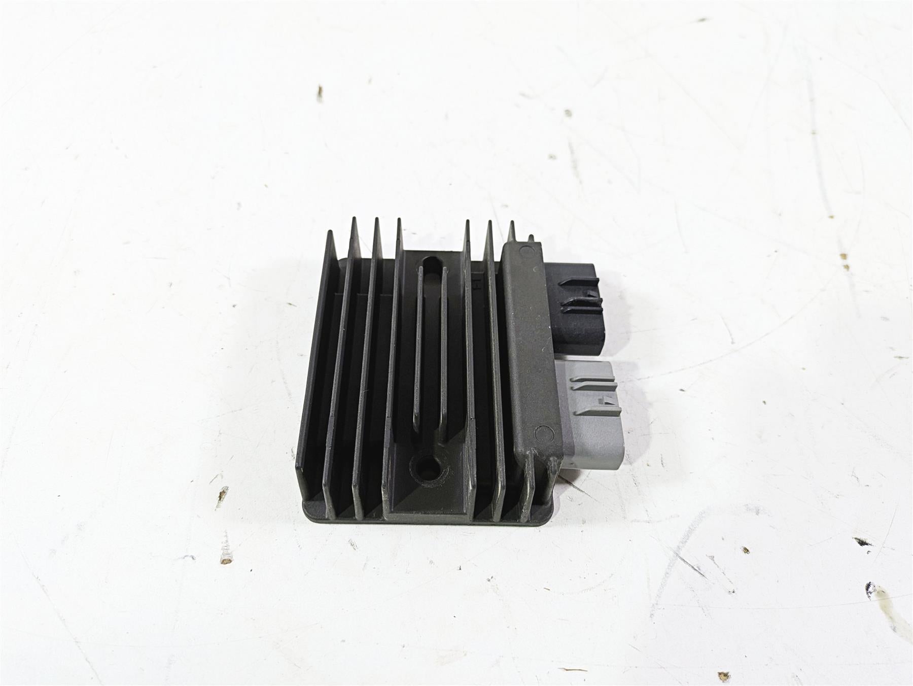 2021 Aprilia RS660 Rectifier Voltage Regulator 1A012332 SH870AA {{ shop.shopifyCountryName }} - Mototech271