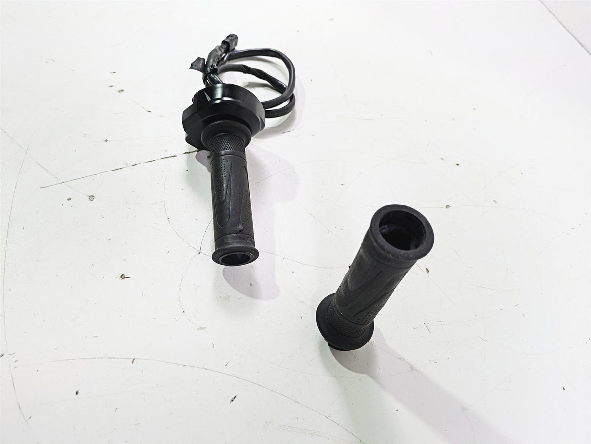 2019 Triumph Speed Triple RS 1050 Ride Fly By Wire Throttle Grip T2042226 {{ shop.shopifyCountryName }} - Mototech271