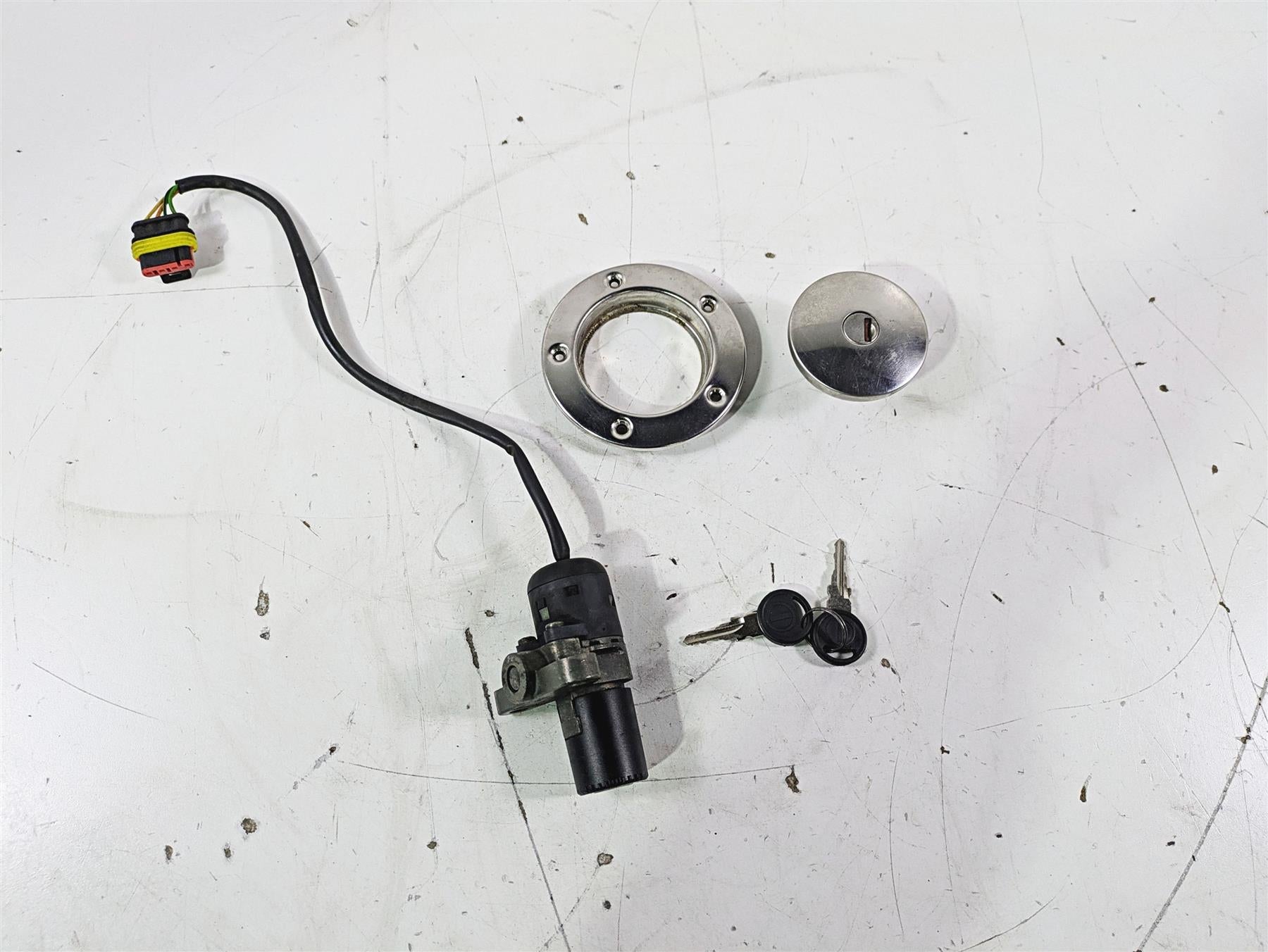 1998 Moto Guzzi California 1100 EV Ignition Switch Key Lock Cap Set GU03736801 {{ shop.shopifyCountryName }} - Mototech271