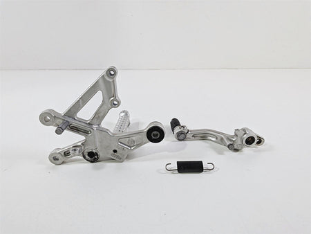 2016 Aprilia RSV 1100 Tuono V4 Factory Front Right Foot Peg & Brake Pedal 897828 {{ shop.shopifyCountryName }} - Mototech271