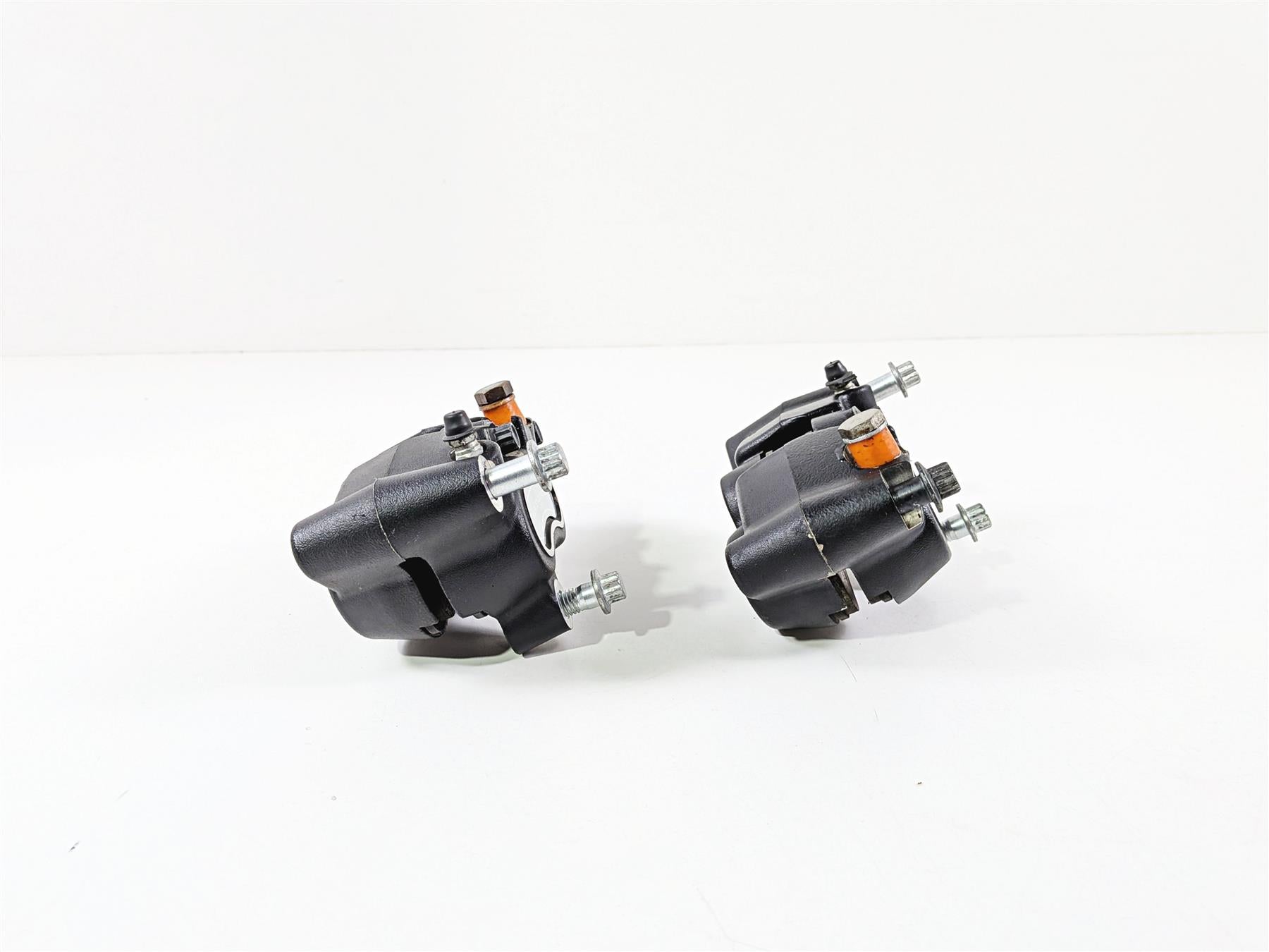 2011 Harley FXDF Dyna Fat Bob Dual Front Brake Caliper Set 44046-08 {{ shop.shopifyCountryName }} - Mototech271