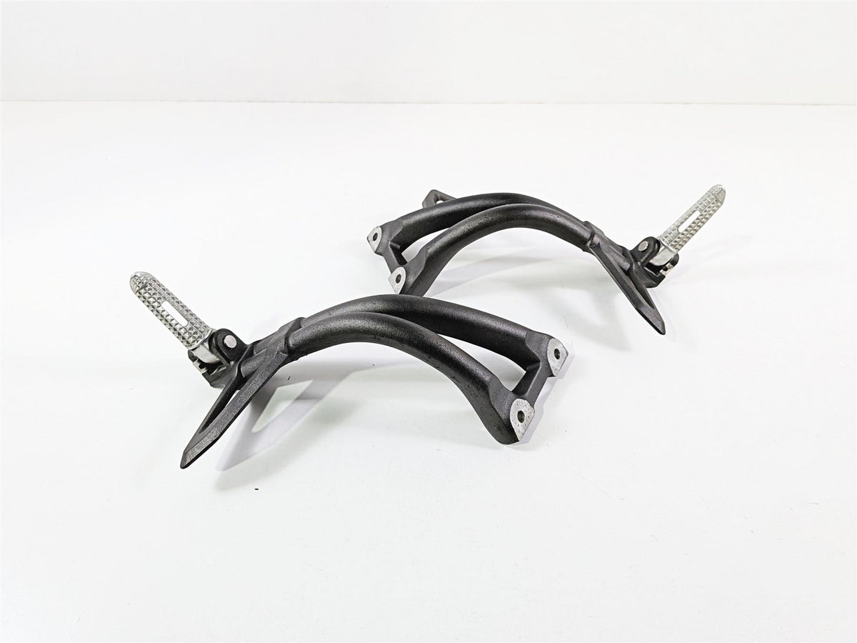 2019 Triumph Speed Triple RS 1050 Rear Passenger Footpeg Set T2081783 T2081784 {{ shop.shopifyCountryName }} - Mototech271