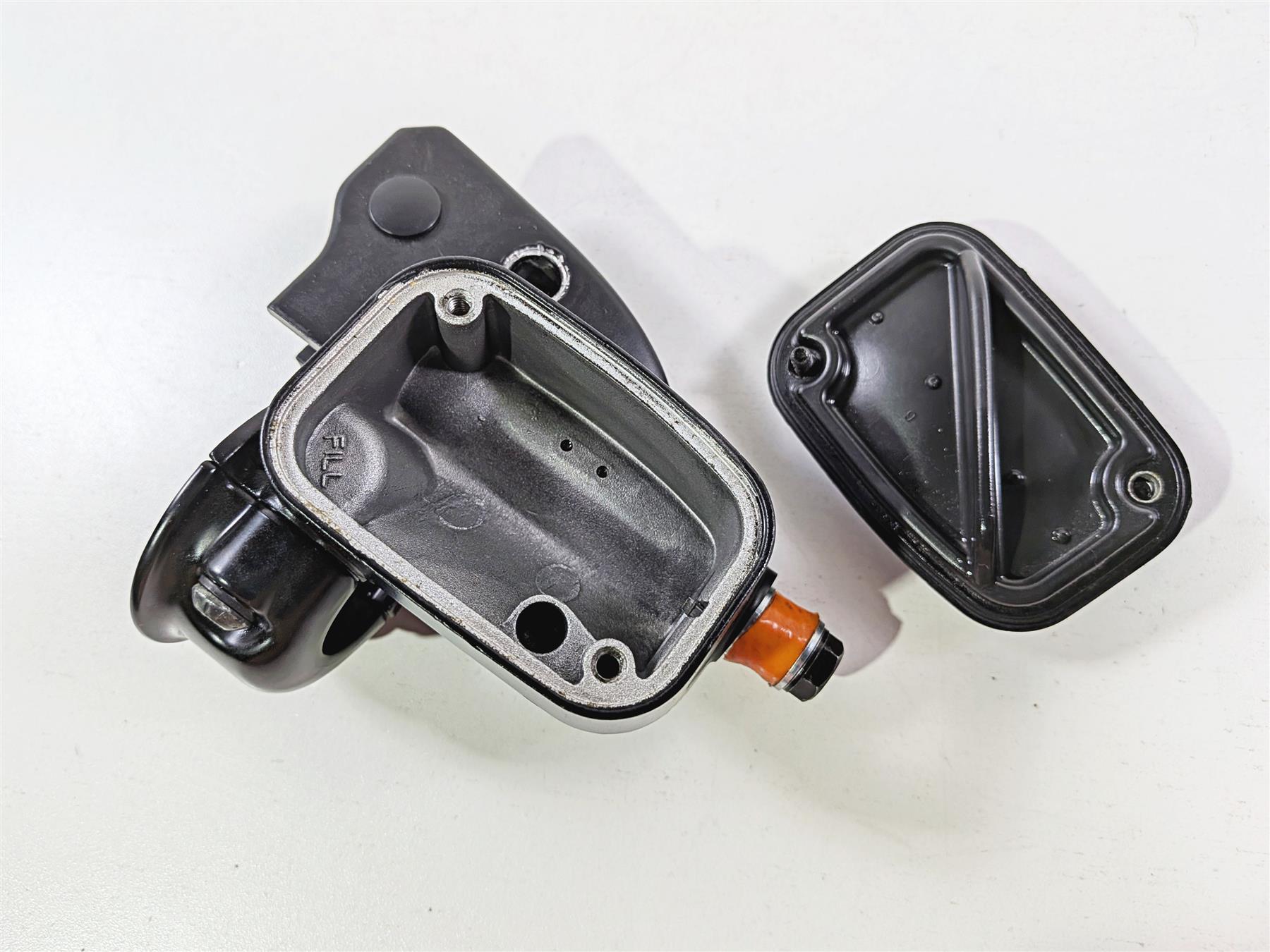 2011 Harley VRSCDX Night Rod Clutch Master Cylinder 11/16" 38744-09B {{ shop.shopifyCountryName }} - Mototech271