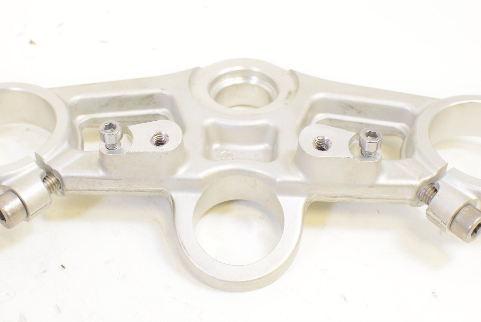 2012 Triumph Daytona 675 Upper Triple Tree Steering Stem T2049170 {{ shop.shopifyCountryName }} - Mototech271