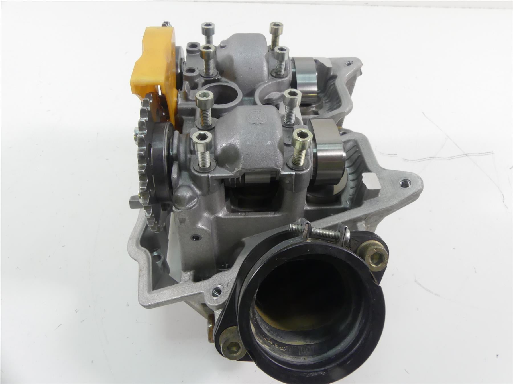 2004 Aprilia RSV1000 R Mille Front Cylinderhead Cylinder Head AP0613465 {{ shop.shopifyCountryName }} - Mototech271