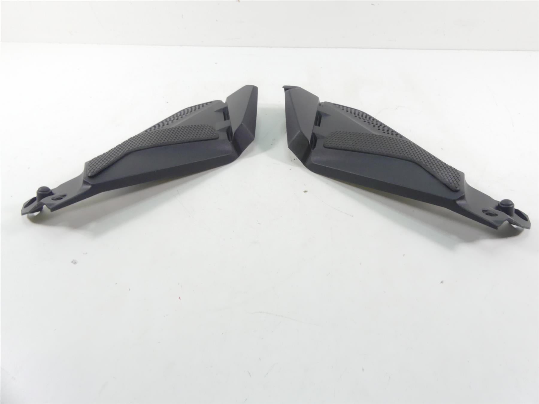 2014 BMW R1200GS K50 Left Right Side Between Leg Cover Set 46638528675 {{ shop.shopifyCountryName }} - Mototech271