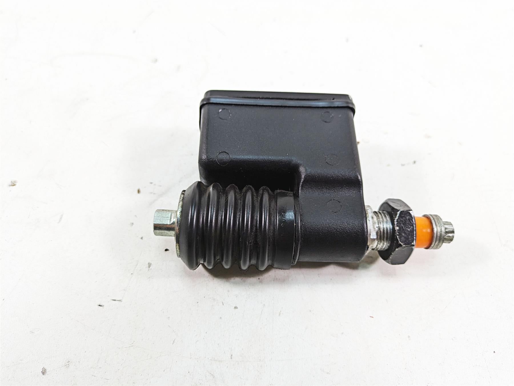 2005 Harley Dyna FXDL Low Rider Rear Brake Master Cylinder 42474-90C