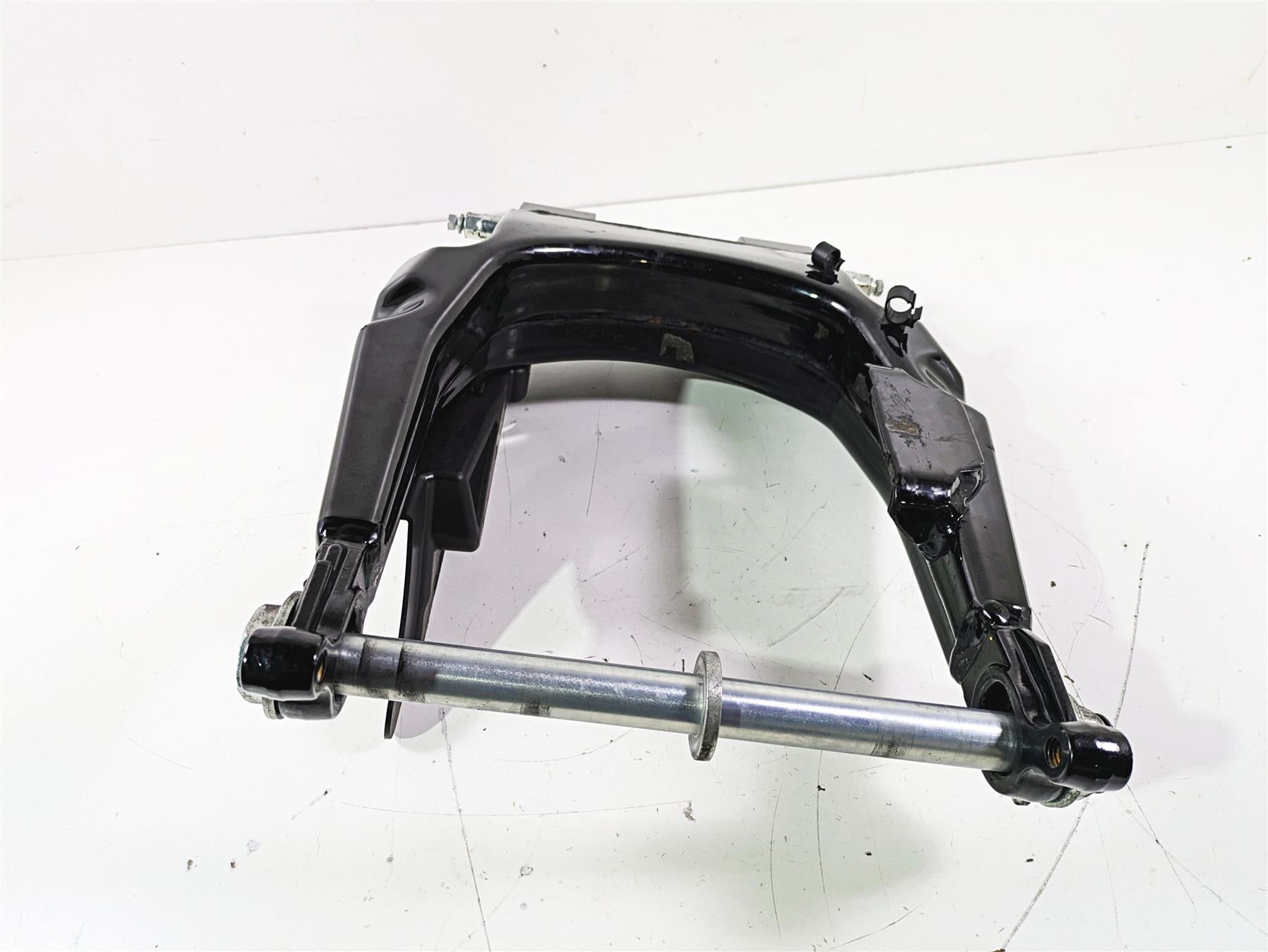 2015 Harley Touring FLHTKL E -Glide Low Rear Swingarm + Axle Set 47549-09A {{ shop.shopifyCountryName }} - Mototech271