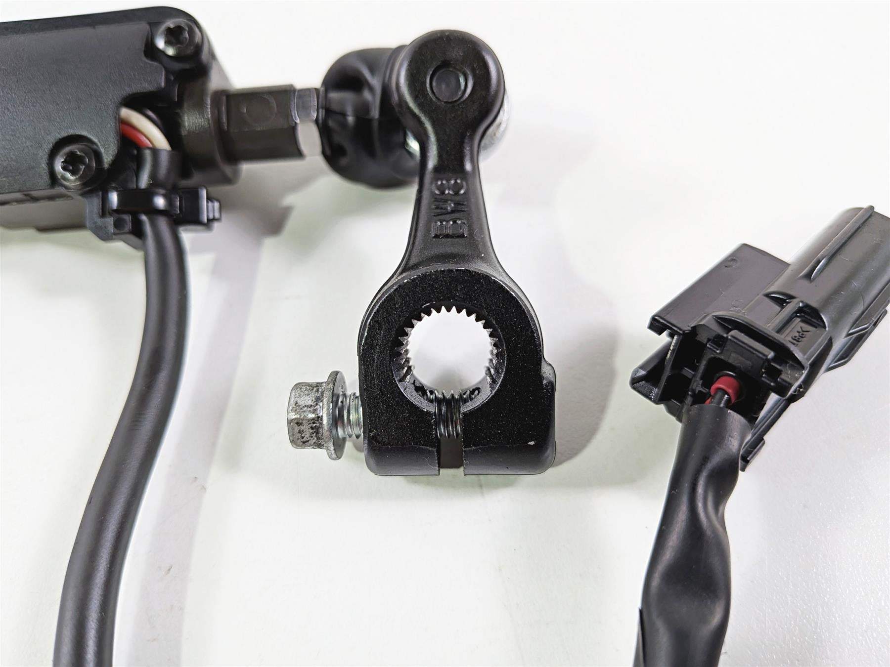 2024 Yamaha YZF R1 RN65 Quickshifter & Shift Rod Set B3L-82480-10-00 {{ shop.shopifyCountryName }} - Mototech271