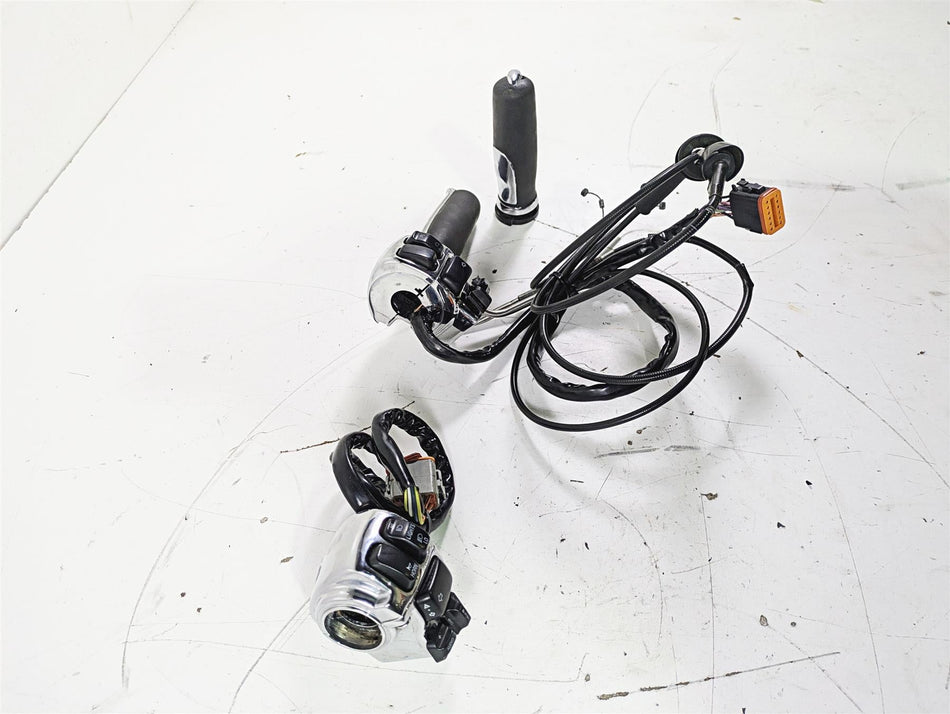 2003 Harley Touring FLHTCUI E-Glide 100th Chrome Control Switch Set 71597-96 {{ shop.shopifyCountryName }} - Mototech271