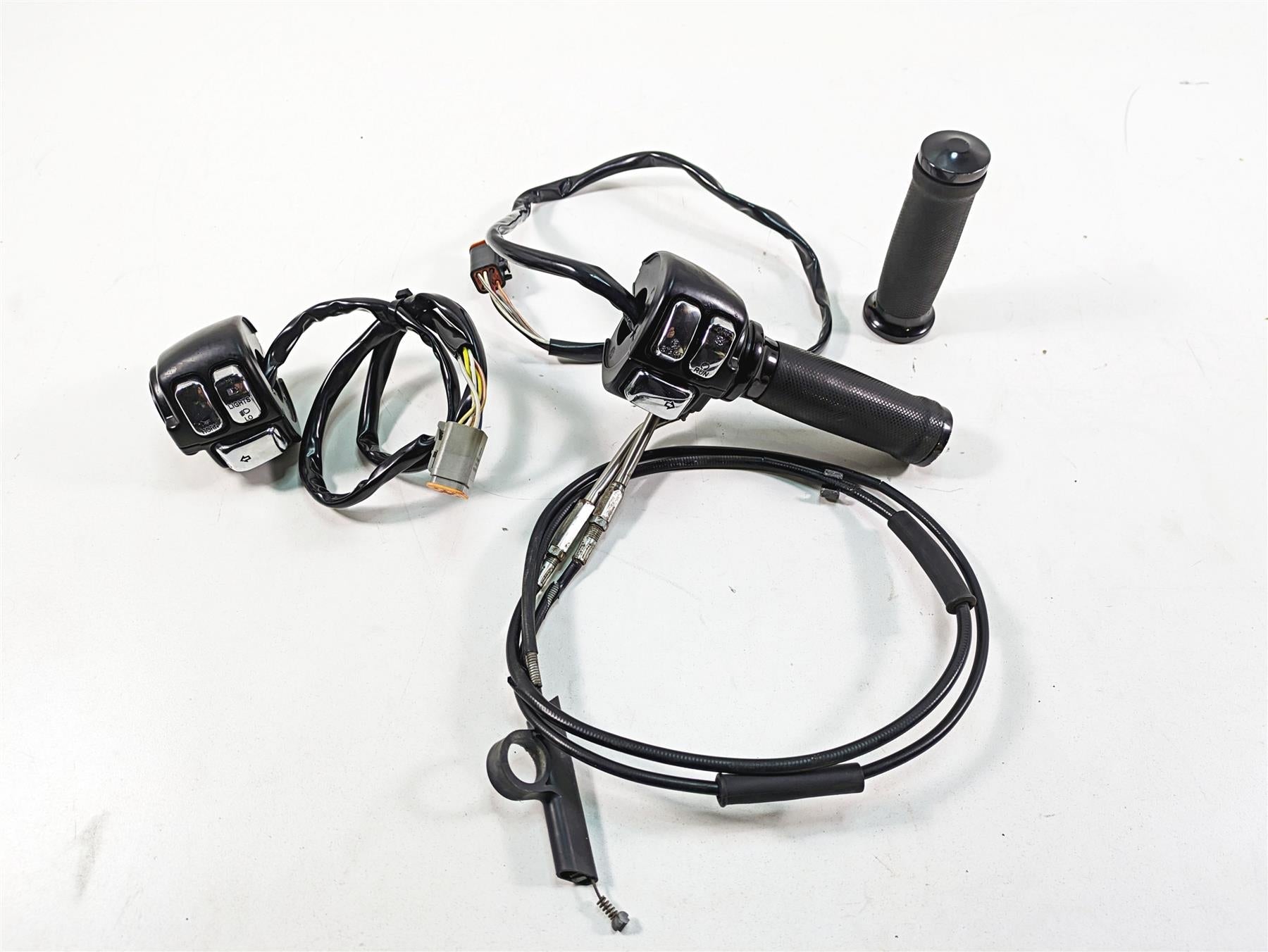 2006 Harley Sportster XL1200 Hand Control Switch + Chrome Button Set 71597-96B {{ shop.shopifyCountryName }} - Mototech271