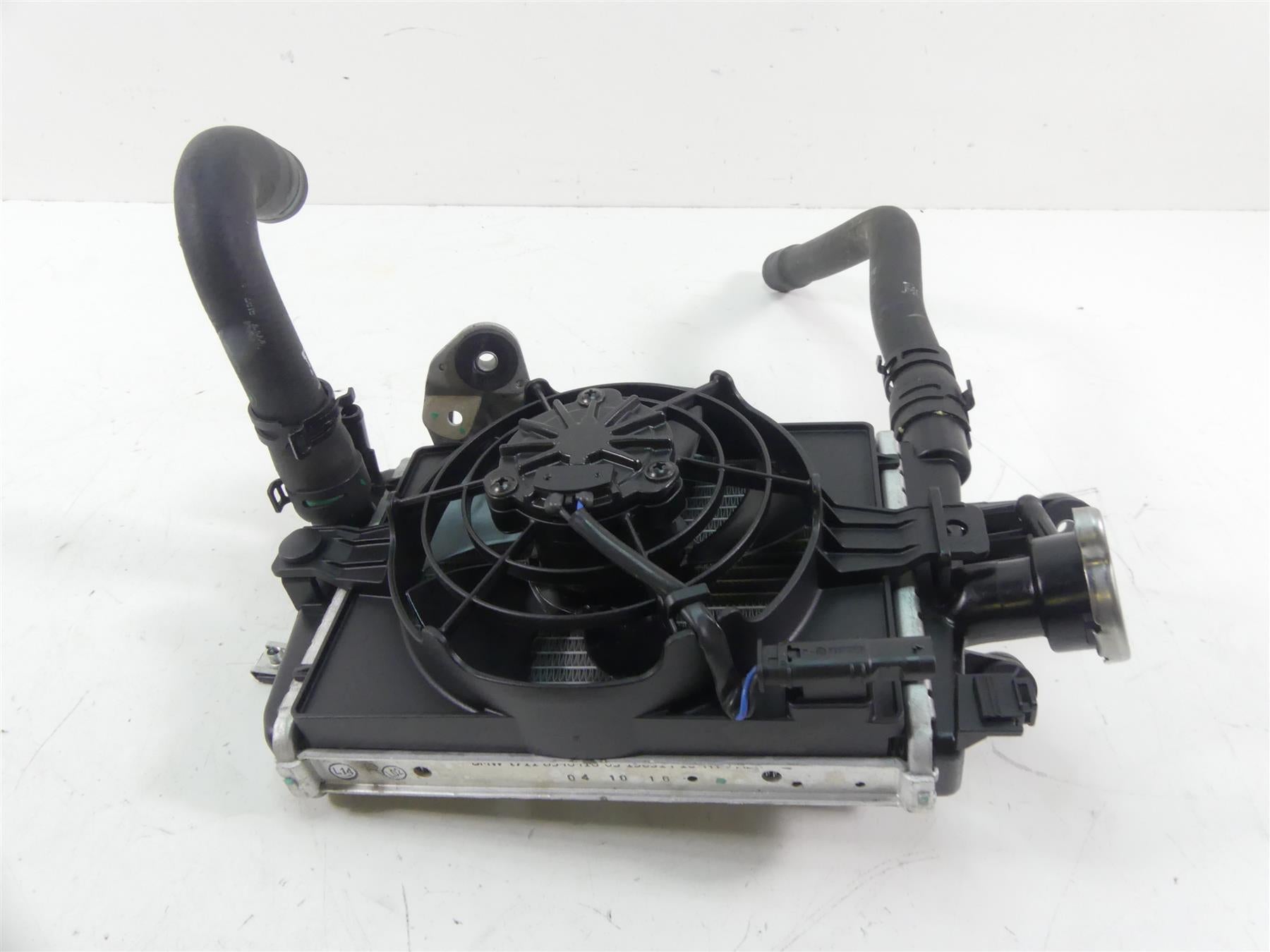 2017 BMW R1200RT K52 Right Radiator Fan Hoses Reservoir 17118546416 {{ shop.shopifyCountryName }} - Mototech271