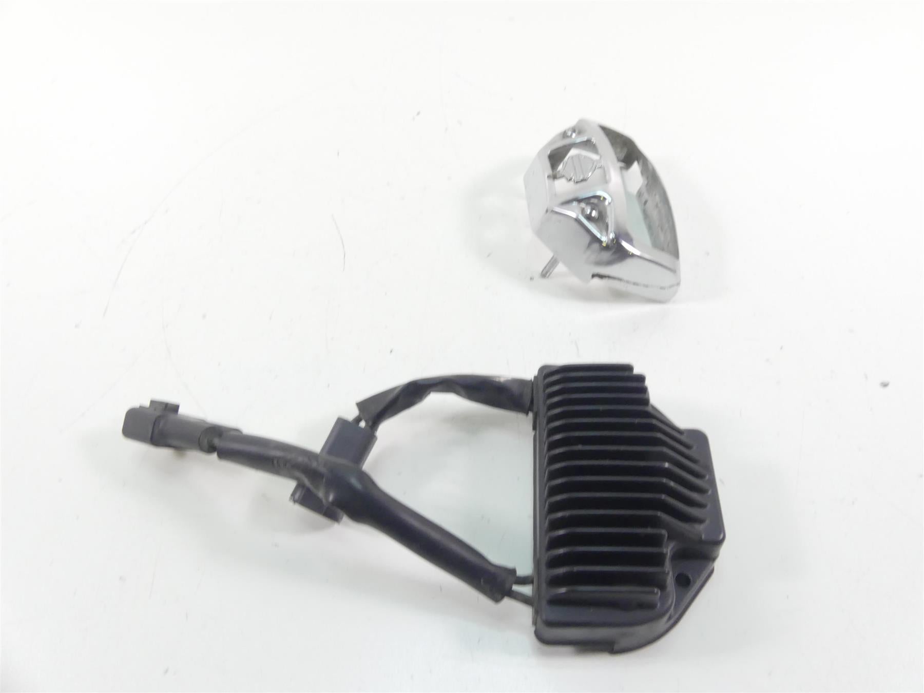 2004 Harley FXDWGI Dyna Wide Glide Rectifier Voltage Regulator 74631-04 {{ shop.shopifyCountryName }} - Mototech271