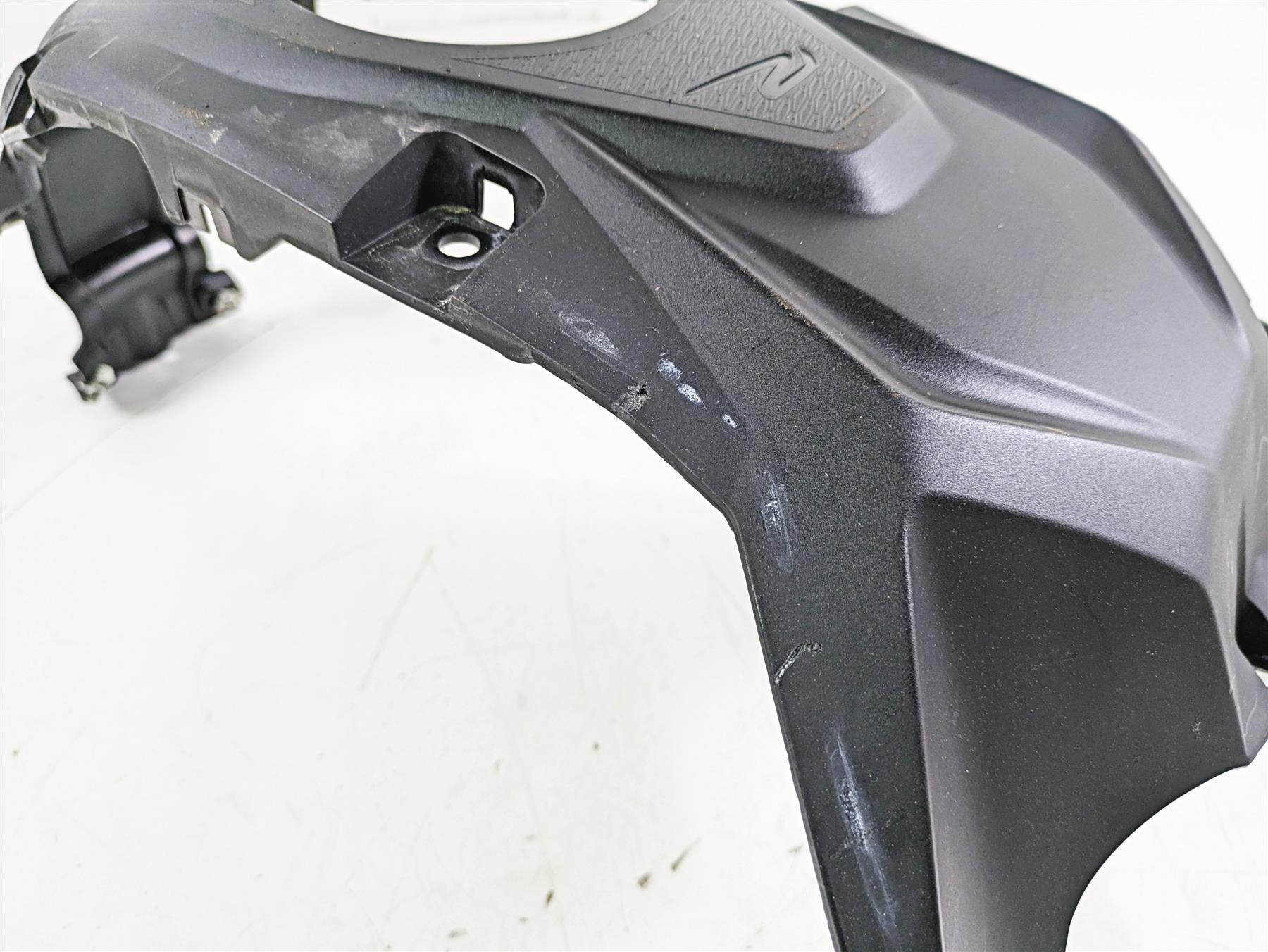 2023 BMW G310R K03 Center Top Tank Cover Fairing 46638556775 {{ shop.shopifyCountryName }} - Mototech271