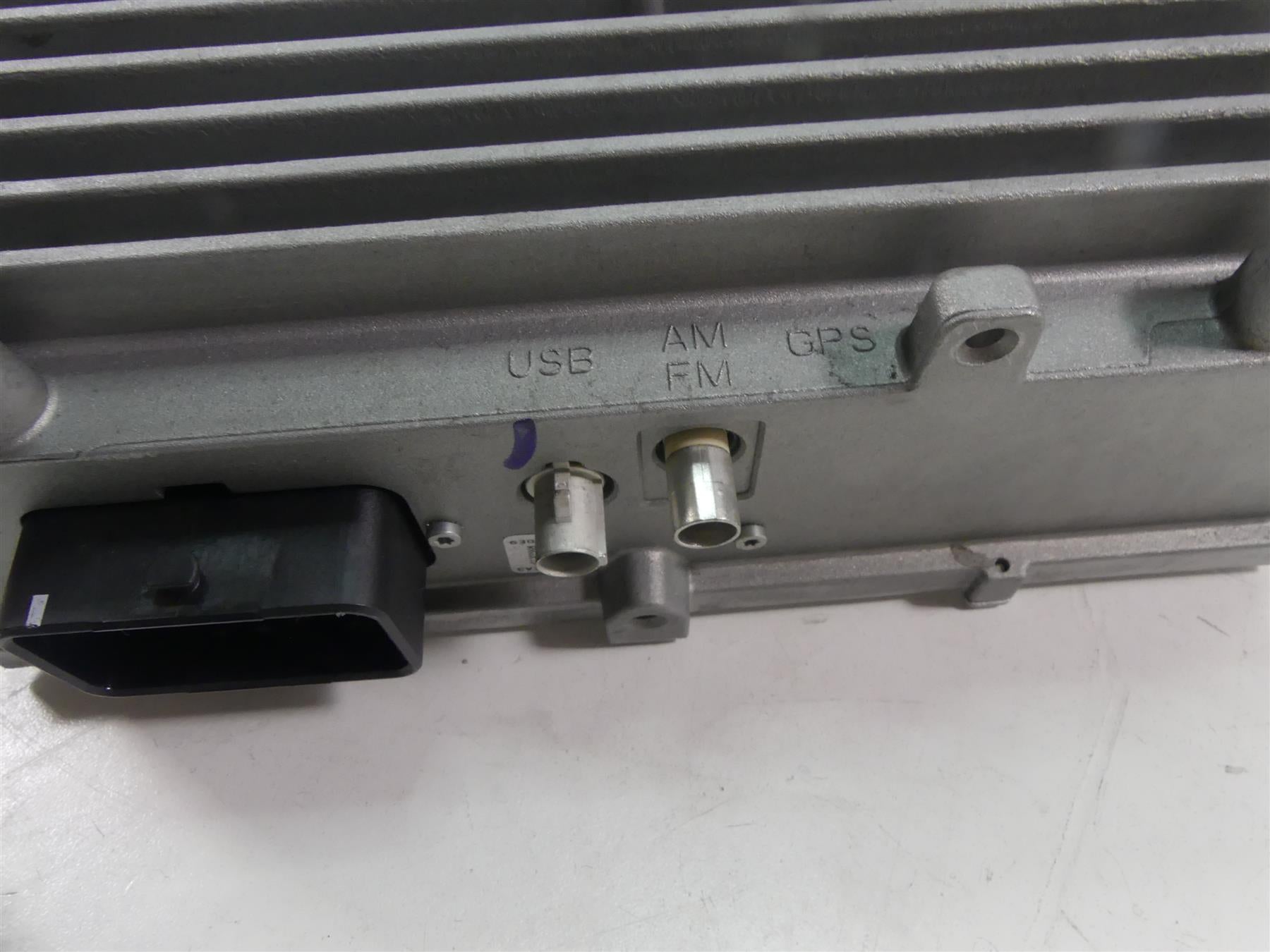 2014 Harley Touring FLHX Street Glide Radio Stereo Boom Box 4.3 76000075 {{ shop.shopifyCountryName }} - Mototech271