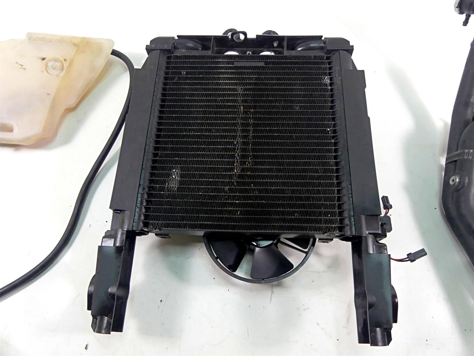 2015 Harley VRSCF Muscle V-Rod Radiator Fans Reservoir Hoses Set 26800027 {{ shop.shopifyCountryName }} - Mototech271