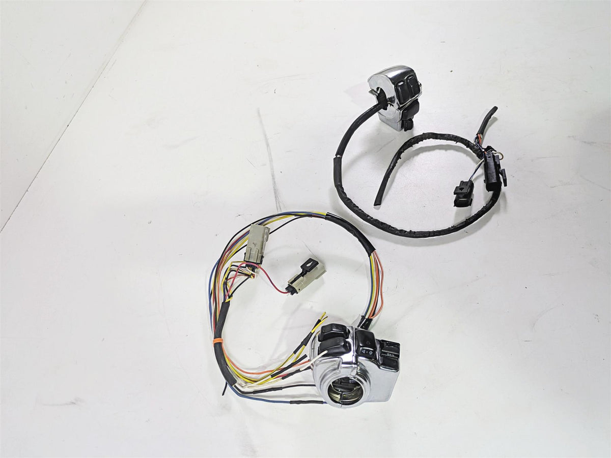 2007 Harley Touring FLHRSE CVO Road King Chrome Hand Control Switch Set 71682-06 {{ shop.shopifyCountryName }} - Mototech271
