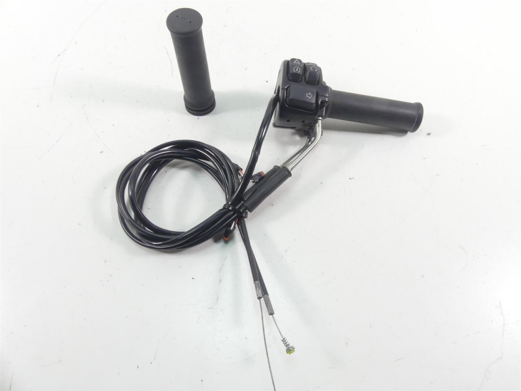2020 Harley Sportster XL1200 NS Iron Right Hand Control Switch + Grips 71500297 {{ shop.shopifyCountryName }} - Mototech271