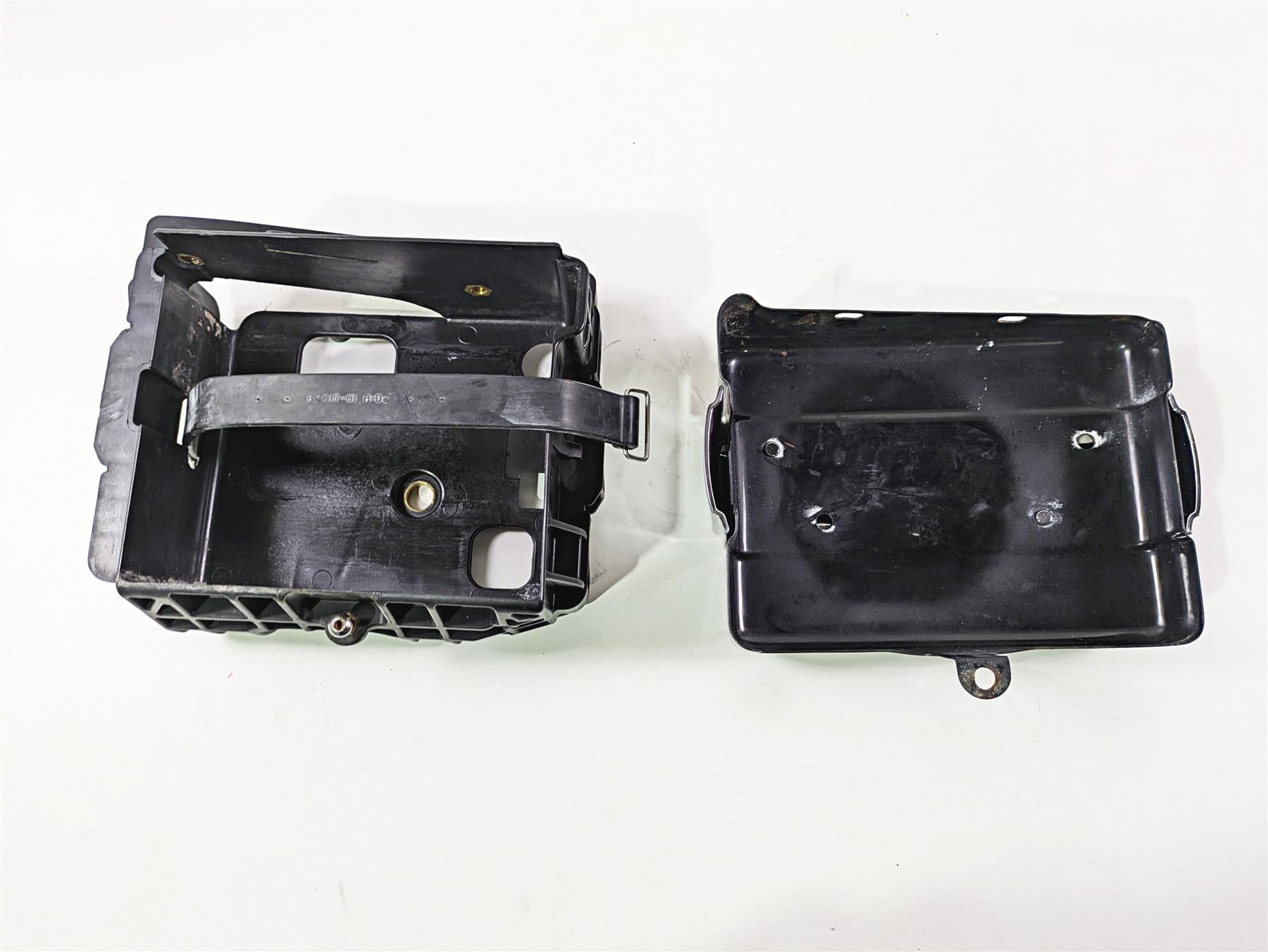 2011 Harley FXDC Dyna Super Glide Right Battery Tray Stay & Cover 70379-06A {{ shop.shopifyCountryName }} - Mototech271