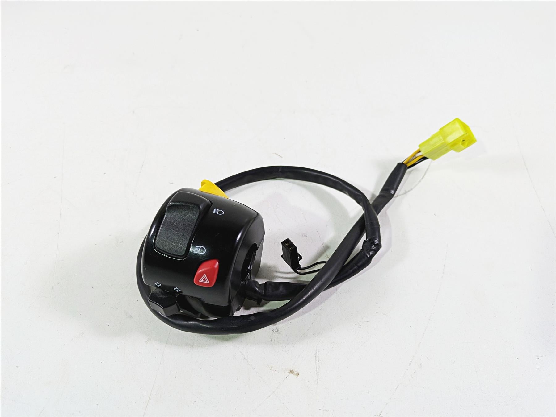 2016 Suzuki M109R VZR1800 Boulevard Left Hand Control Switch 37400-48GB0 {{ shop.shopifyCountryName }} - Mototech271